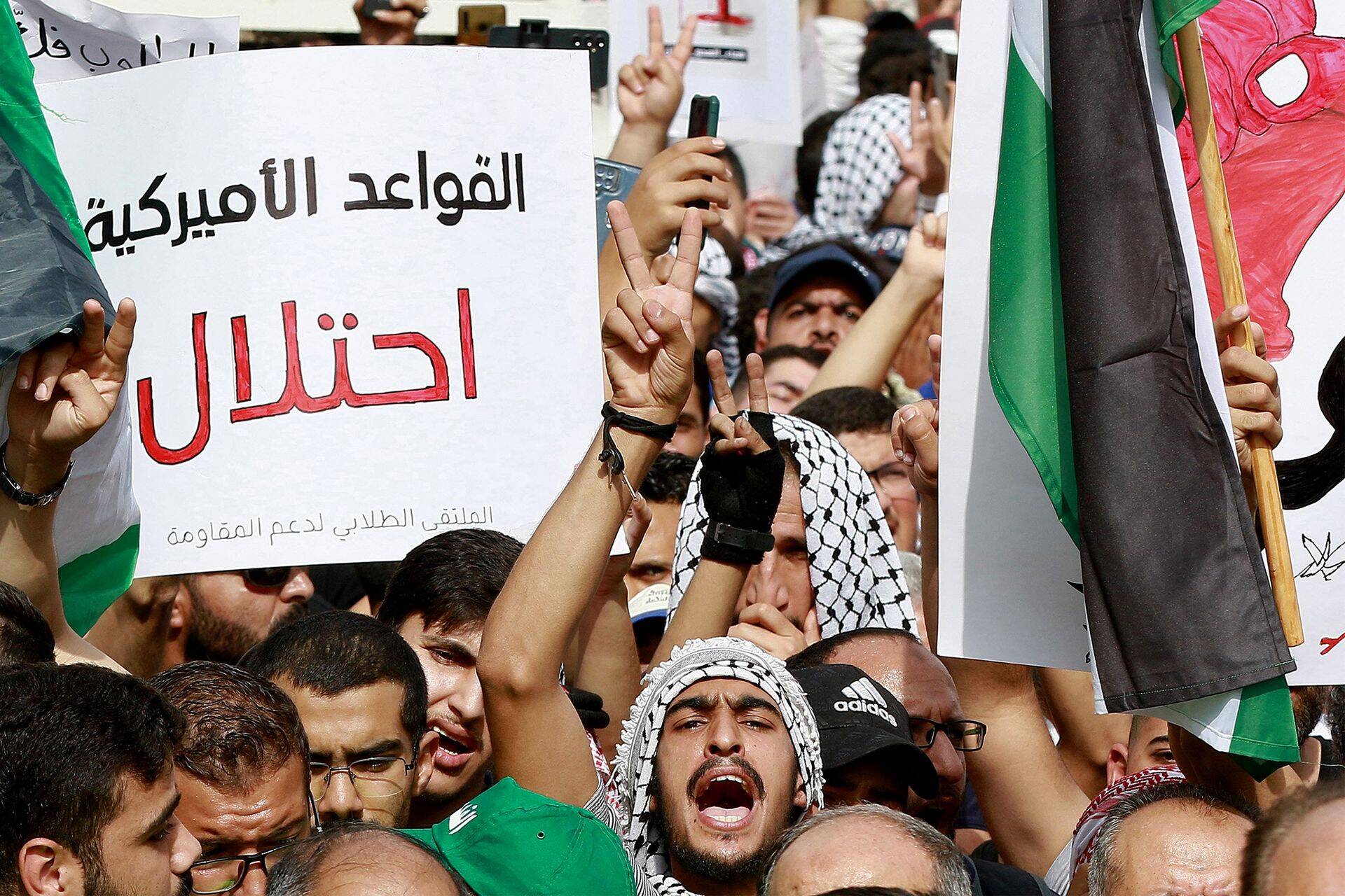 Iisraeli idanaabri juures Jordaanias on toimunud ulatuslikke meeleavaldusi palestiinlaste toetuseks.