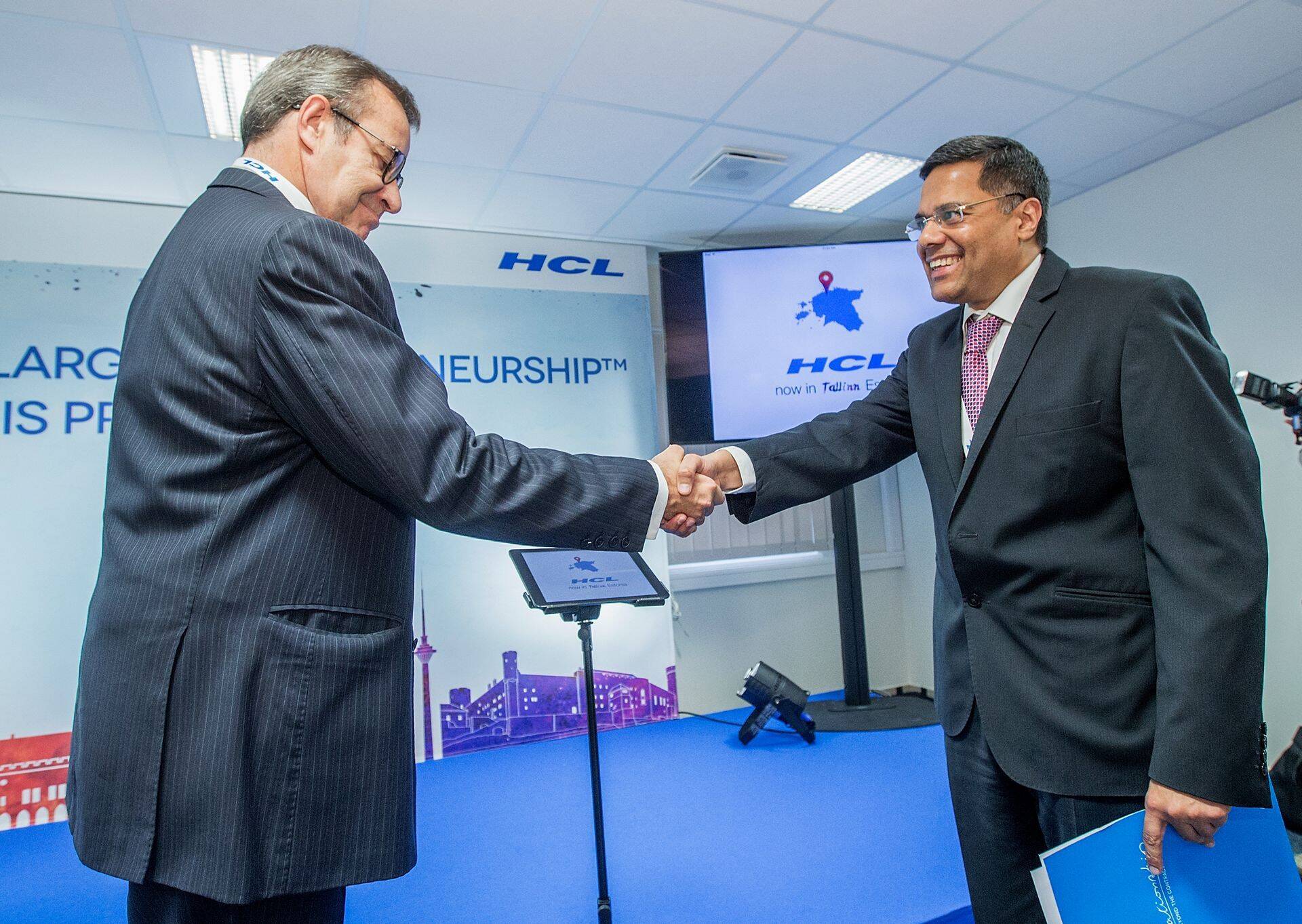 HCL Technologies Tallinna arenduskeskuse avasid pidulikult president Toomas Hendrik Ilves ja HCL Technologies finantsteenuste president Rahul Singh.