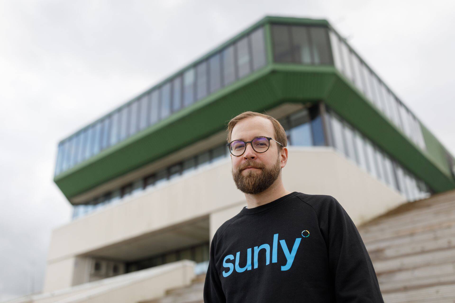 Sunly juht Priit Lepasepp ütles, et Eestis, Lätis ja Leedus ei tegutse Sunly praegu mitte seepärast, et siin oleks väike turg või range regulatsioon, vaid neil on veel käed seotud.