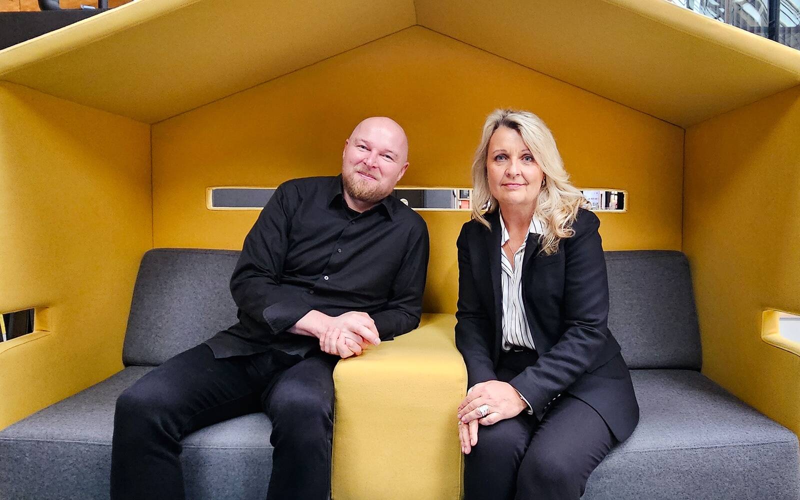 Tele2 erakliendiüksuse juht Rasmus Nurk ja Euronicsi kliendikogemuse juht Marge Vellesalu.