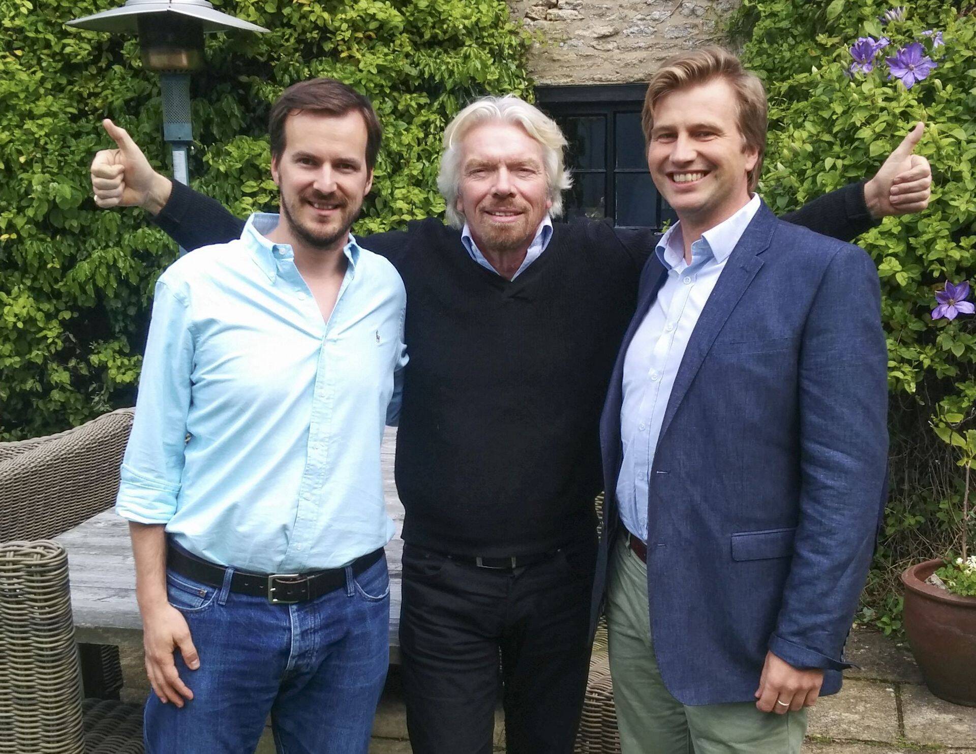 Riskiinvestor, Suurbritannia ärimees Richard Branson (keskel) kutsus mullu suvel TransferWise’i investeerimise puhul selle asutajad Kristo  Käärmanni (paremal) ja Taavet Hinrikuse omale ka külla.
