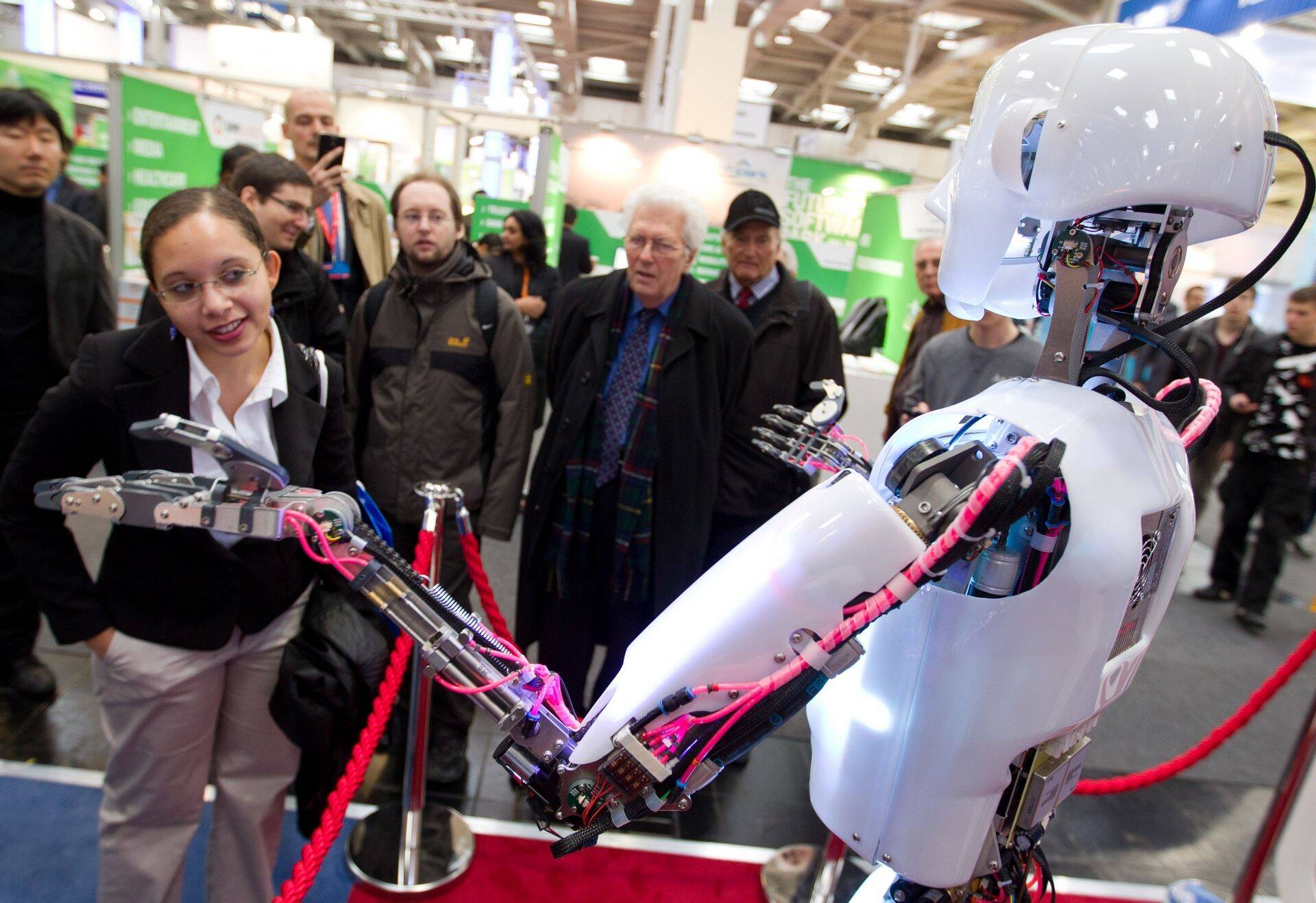 Sakslased on väga suhtlemisaltid, mistõttu tasub külastada sealseid üritusi. Pildil maailma suurim arvutimess CeBIT Saksamaal Hannoveris.