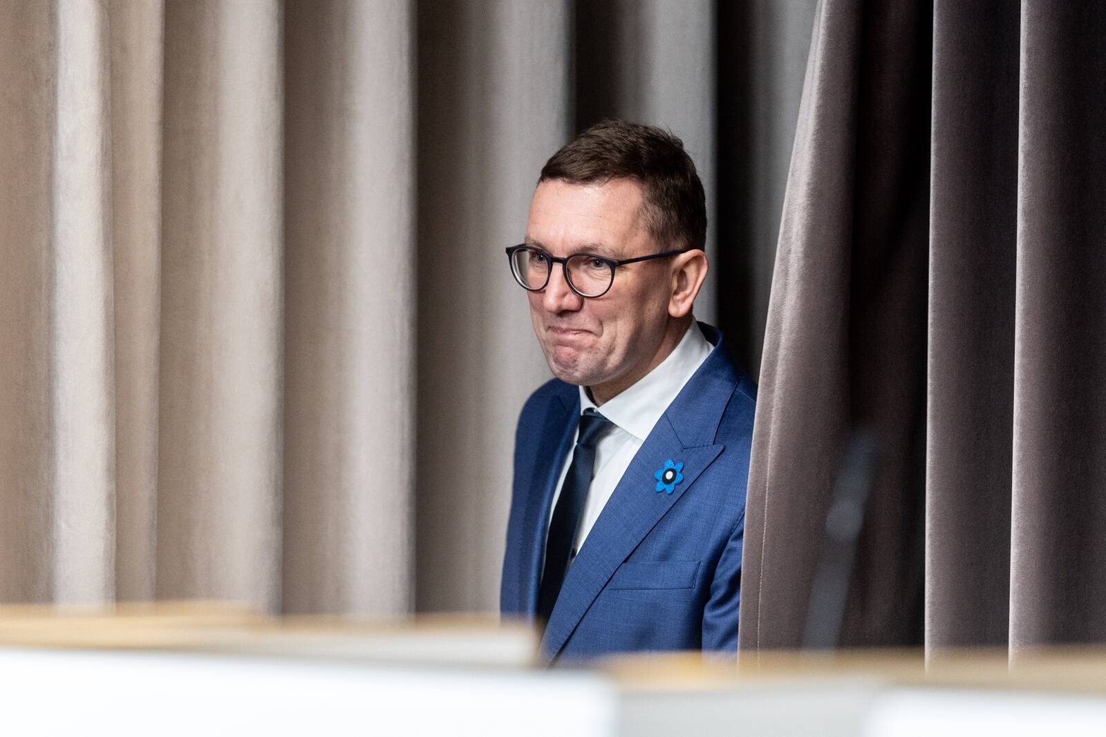 Reformierakonna kriitilised hääled heidavad oma juhile, peaminister Kristen Michalile ette mikromanageerimist, otsustamatust ja rahvast kaugenemist.