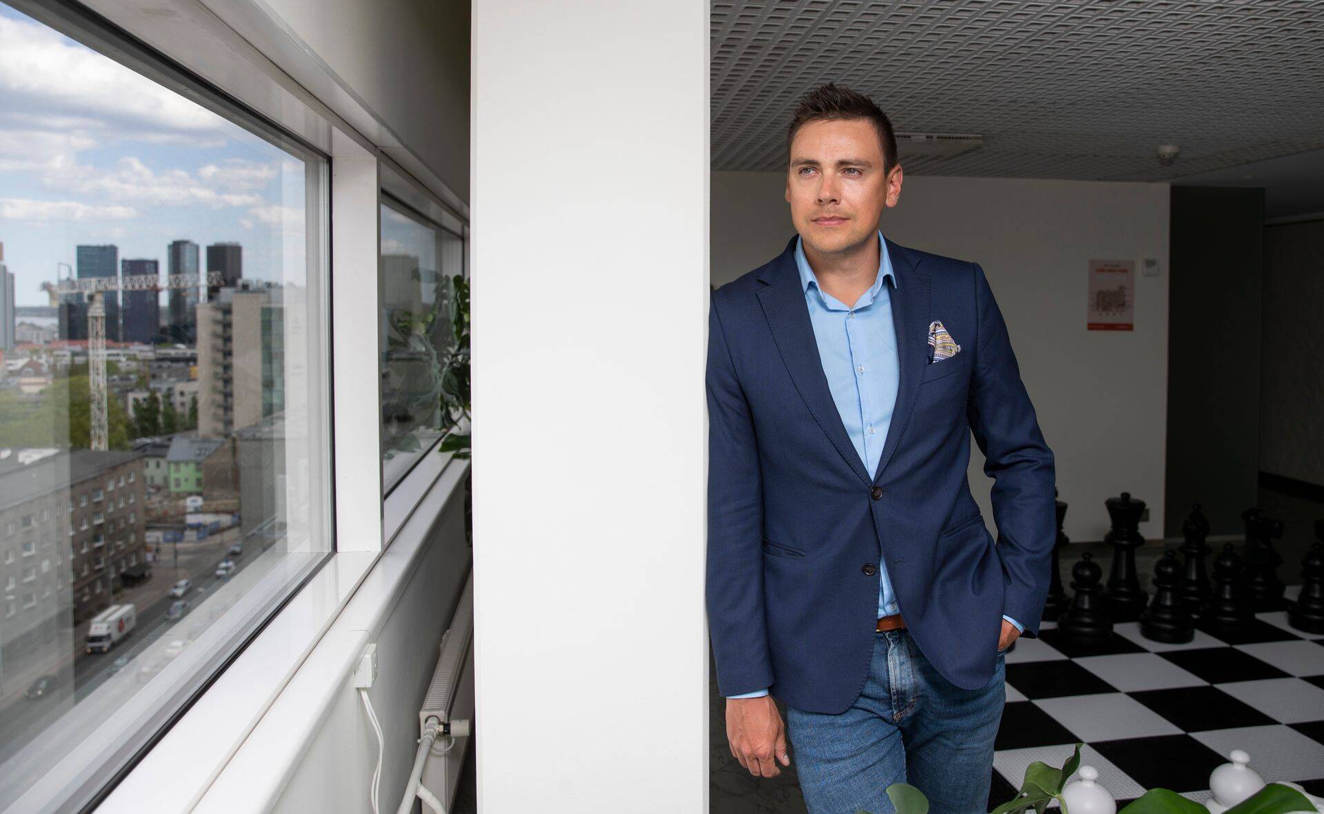 Swedbank Marketsi vanemspetsialist Meelis Maasik räägib raadiohommikus, mis toimub aktsiaturgudel.