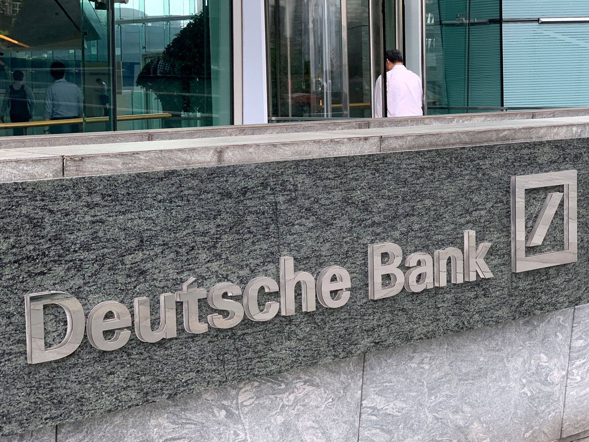Deutsche Bank pööras kahjumi aastaga suureks kasumiks.