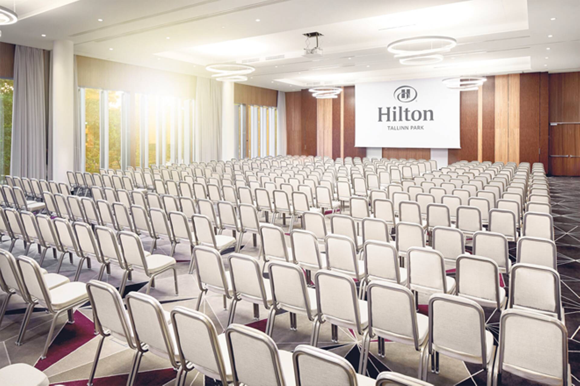 Hilton Tallinn Parkis on Tallinna üks suurimaid ballisaale, mis on varustatud moodsaima tehnikaga. Konverentsiruumid mahutavad kokku ligikaudu 800 delegaati.