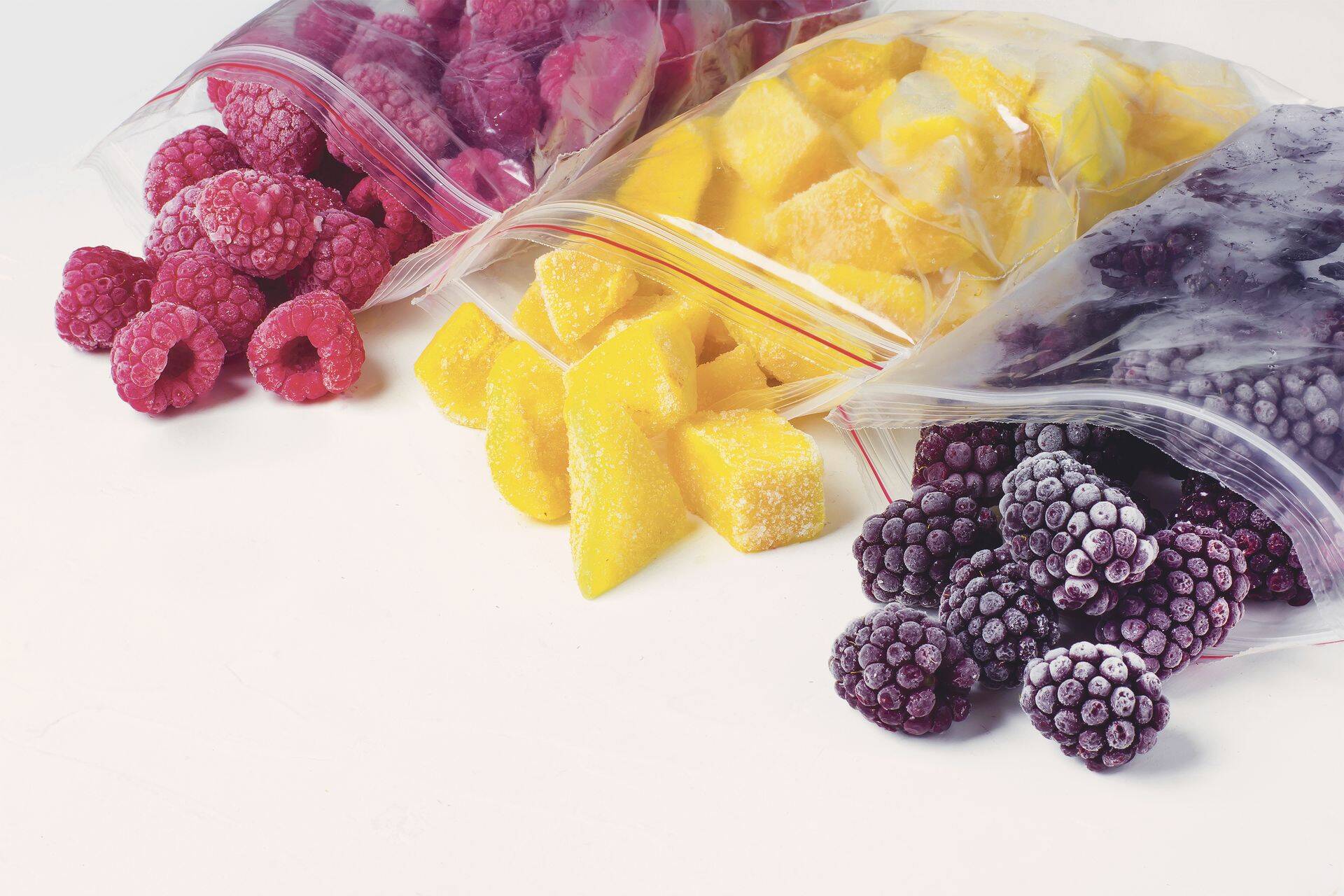 Деньги и время поможет сэкономить приготовление домашних заготовок, заморозка овощей и ягод.