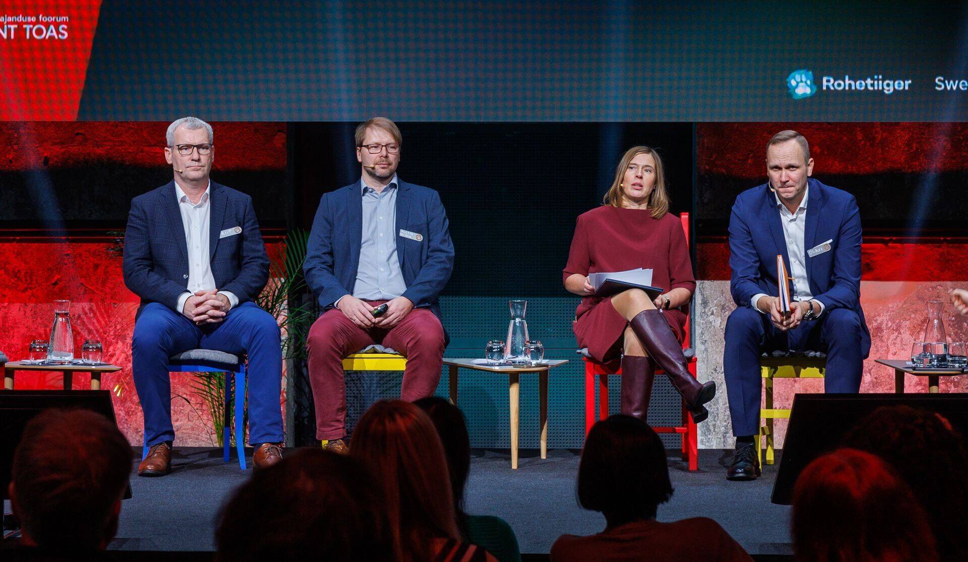 Руководитель Utilitas Прийт Койт, профессор прикладной химии Taltech Аллан Нийду, президент Керсти Кальюлайд и генеральный директор Swedbank Eesti Олави Лепп.