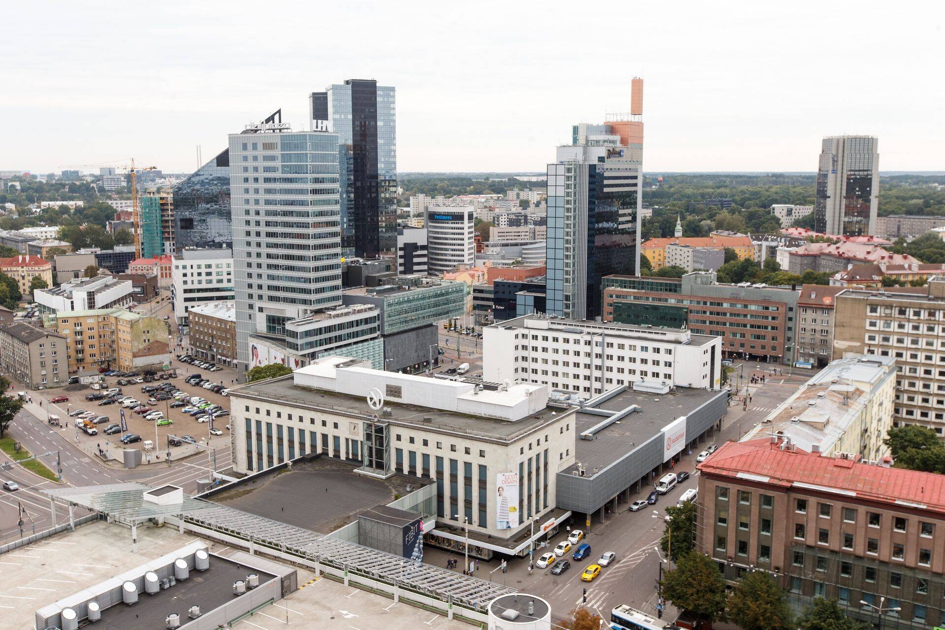 Tallinna kaubamaja kvartal Viru hotellist vaadatuna.