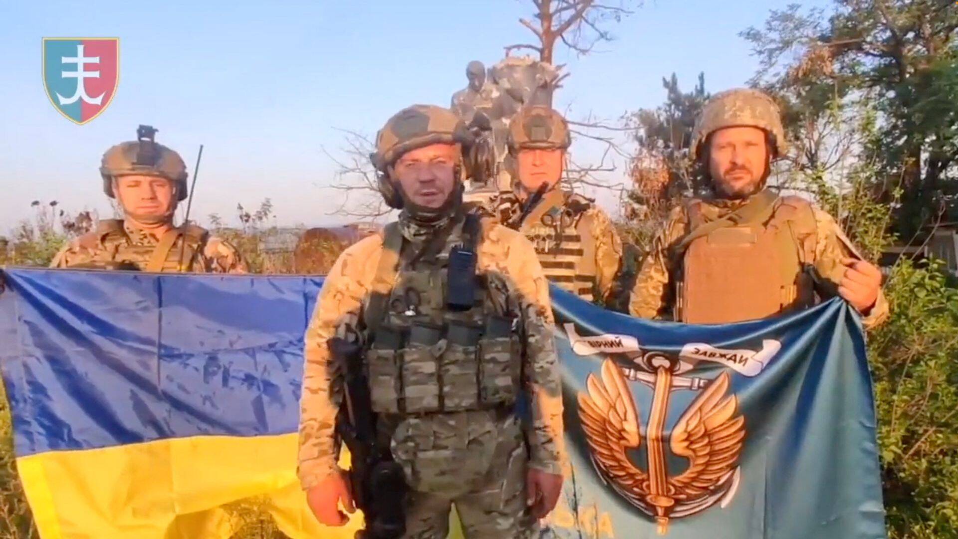 Военнослужащие ВСУ в освобожденном селе Урожайное, 16 августа