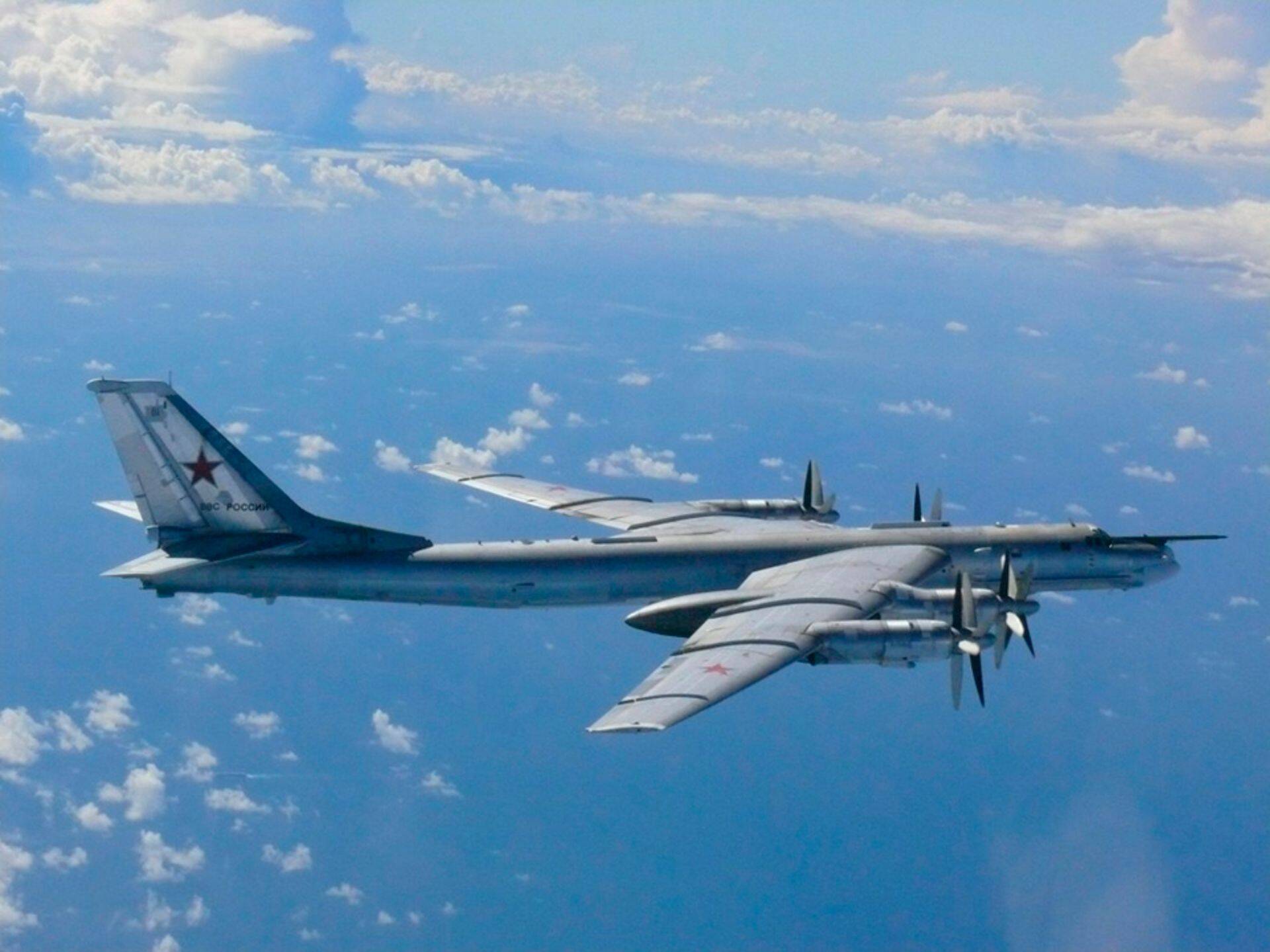 Vene pommitaja TU-95.