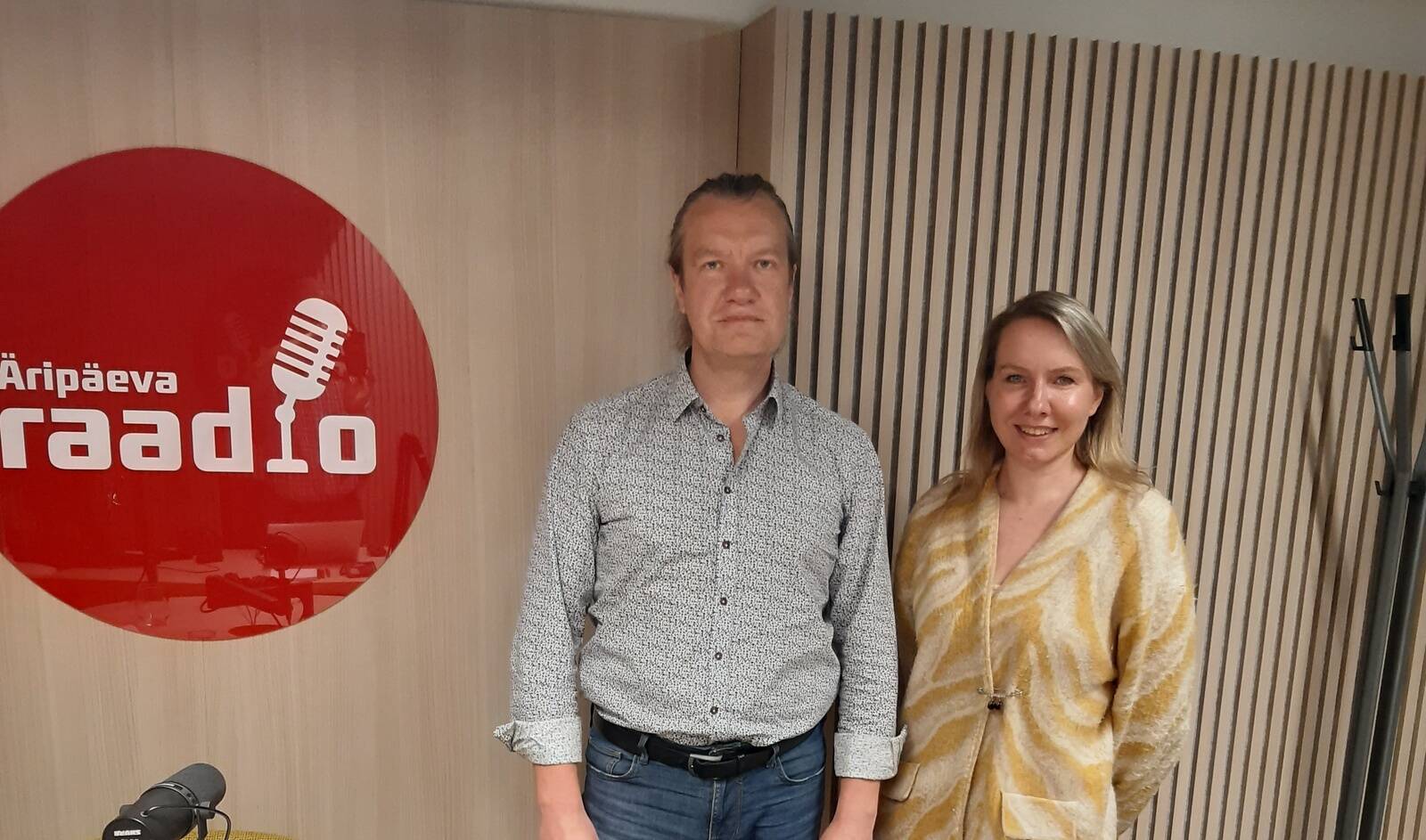 Maa- ja Ruumiameti digiteenuste teenistuse direktor Taavi Jakobson ja Kliimaministeeriumi ehituse ja elukeskkonna osakonna juhataja arhitekt Kaja Pae.