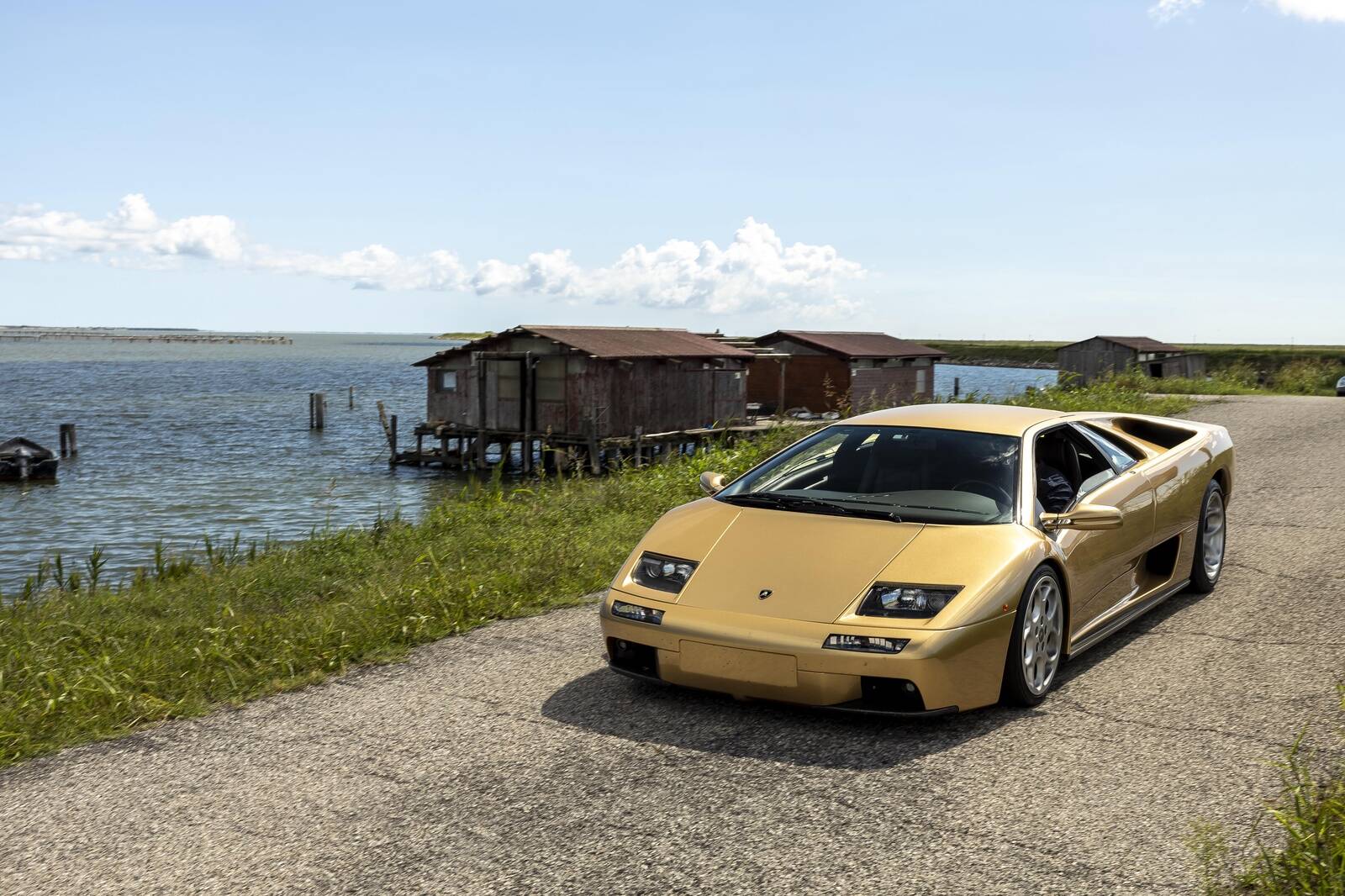 Lamborghini Diablo VT 6.0 SE, millega Äripäev Itaalias sõitis ning millest kirjutas ka tehisintellektil põhinev juturobot ChatGPT 4o.