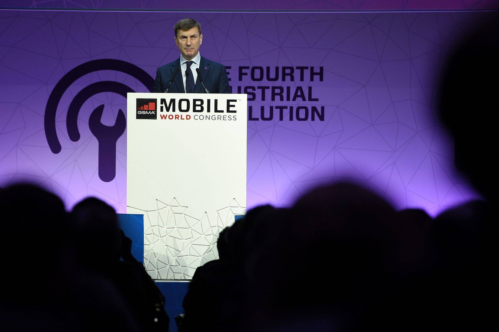 Andrus Ansip Barcelonas maailma suurimal mobiilimessil MWC.