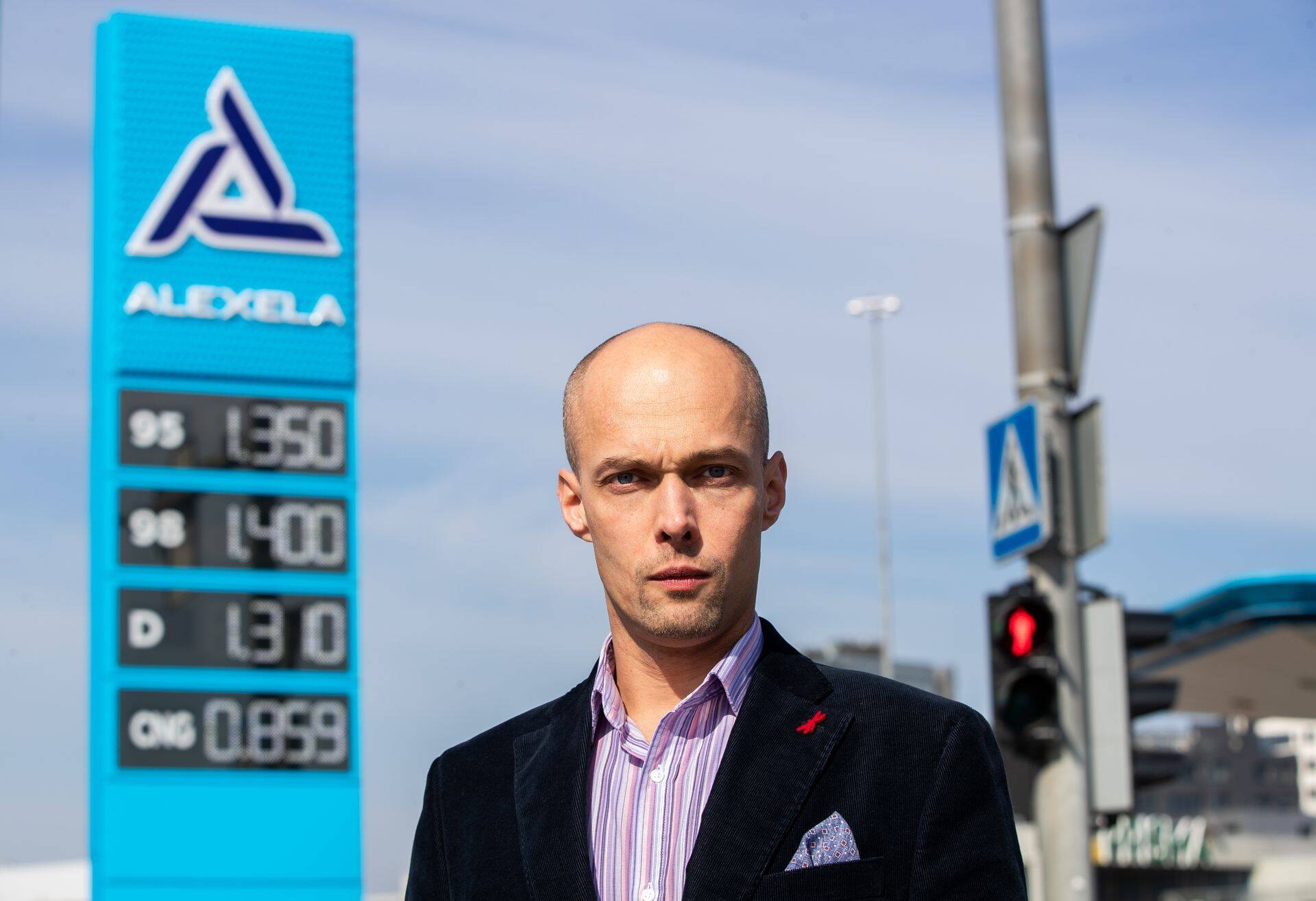 Alexela juhatuse liige Alan Vaht rääkis Äripäeva raadio hommikuprogammis sellest, millal võtavad CNG-l ja vesinikul sõitvad autod tänase autoturu üle.