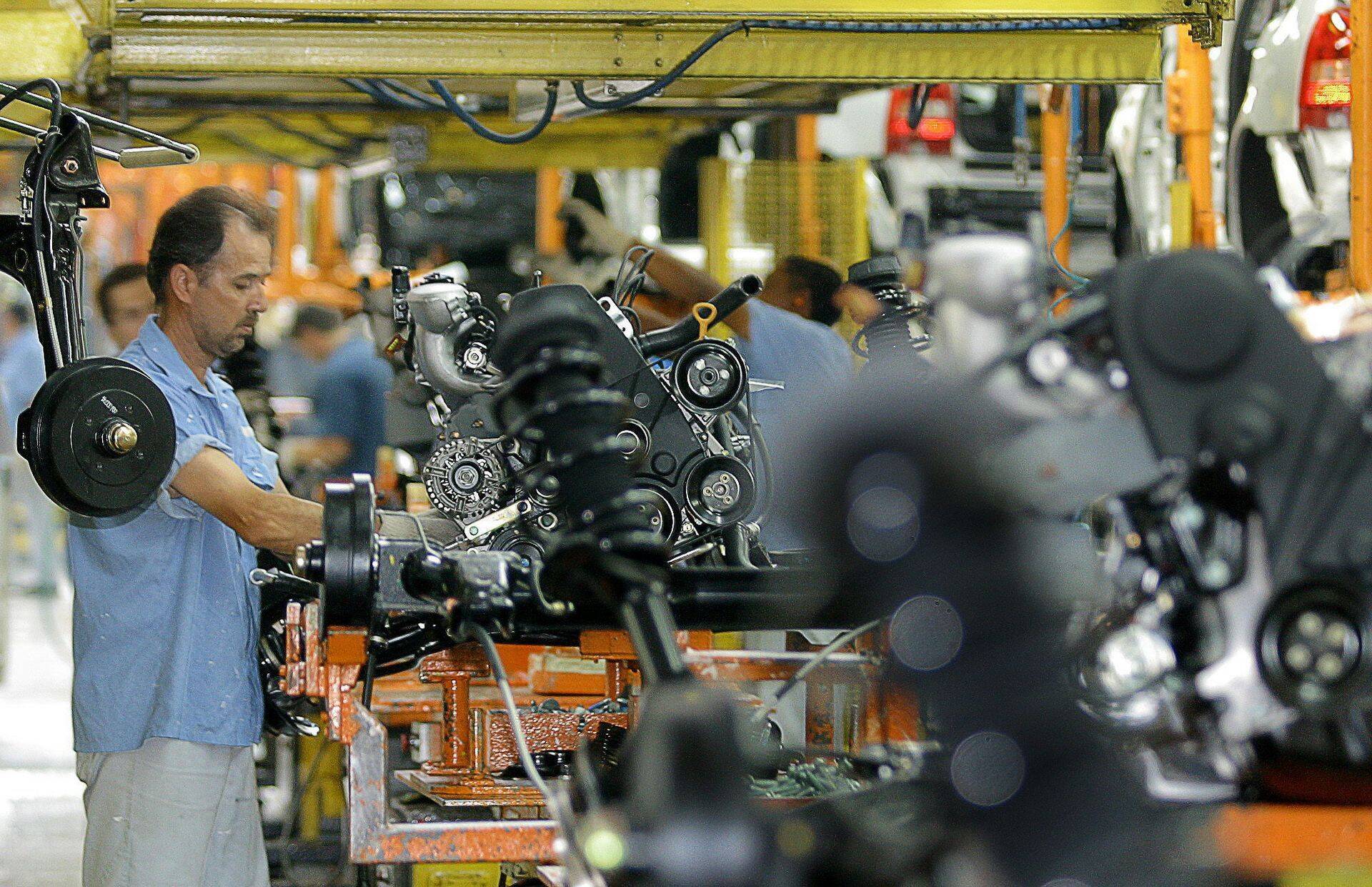 Tööline Brasiilias Volkswageni tehases