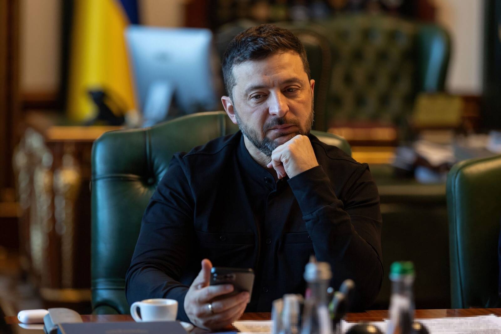 President Zelenskõi räägib telefoni teel Prantsuse presidendi Emmanuel Macroniga. Euroopas kardetakse, et USA on nõus Venemaa nõudega loovutada Ukrainast alasid, mida pole vallutatud