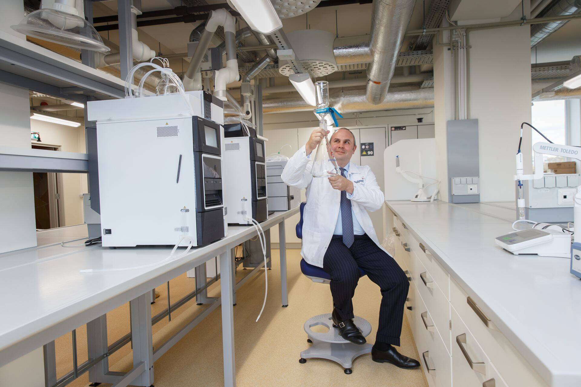 Jason Grenfell-Gardner avas Teligenti labori reedel Tehnopolis.