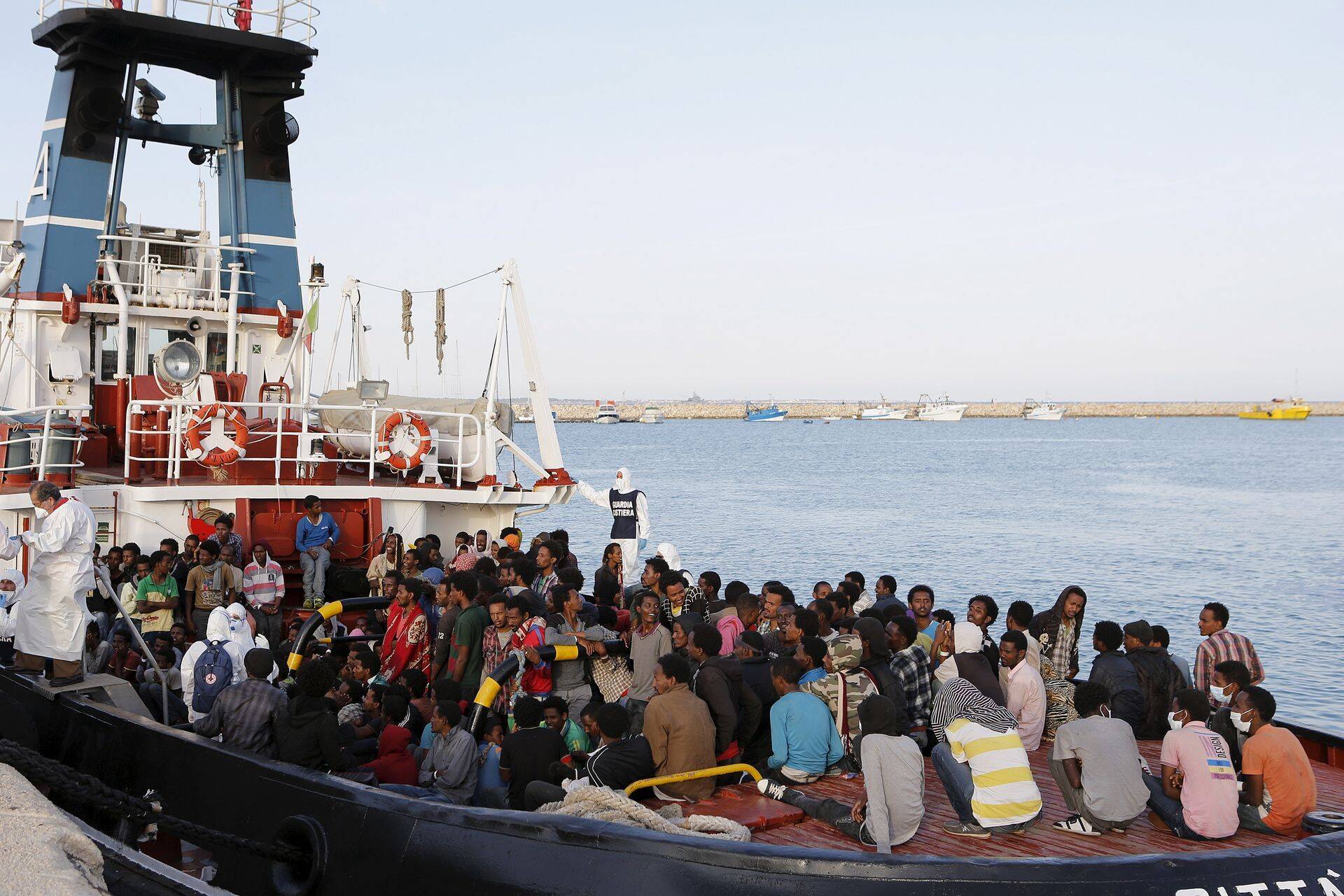 Migrandid Sitsiilia sadamas