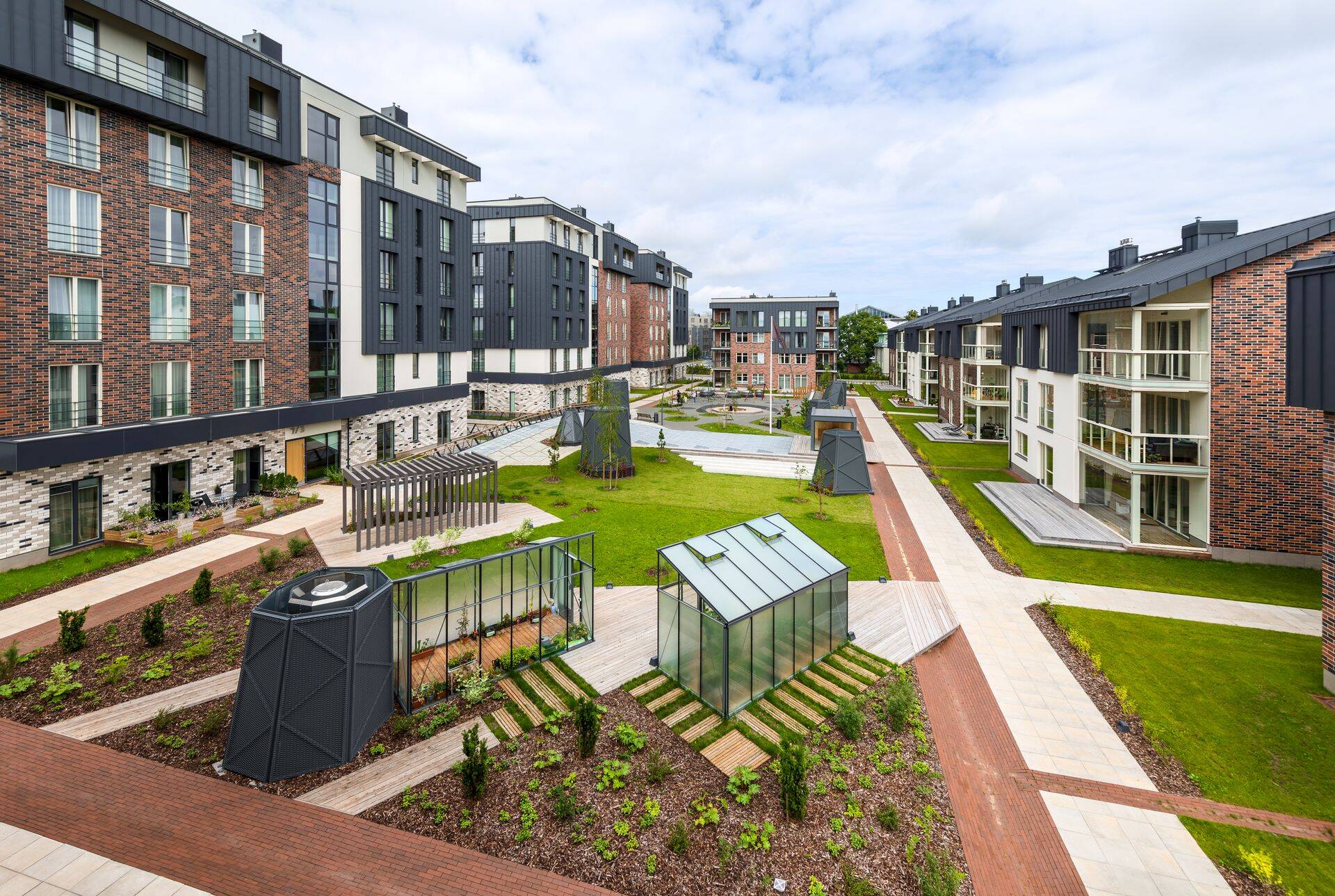 Uus-Veerenni kvartal koos kujundatud maastikuga (Foto: Teet Veermäe).