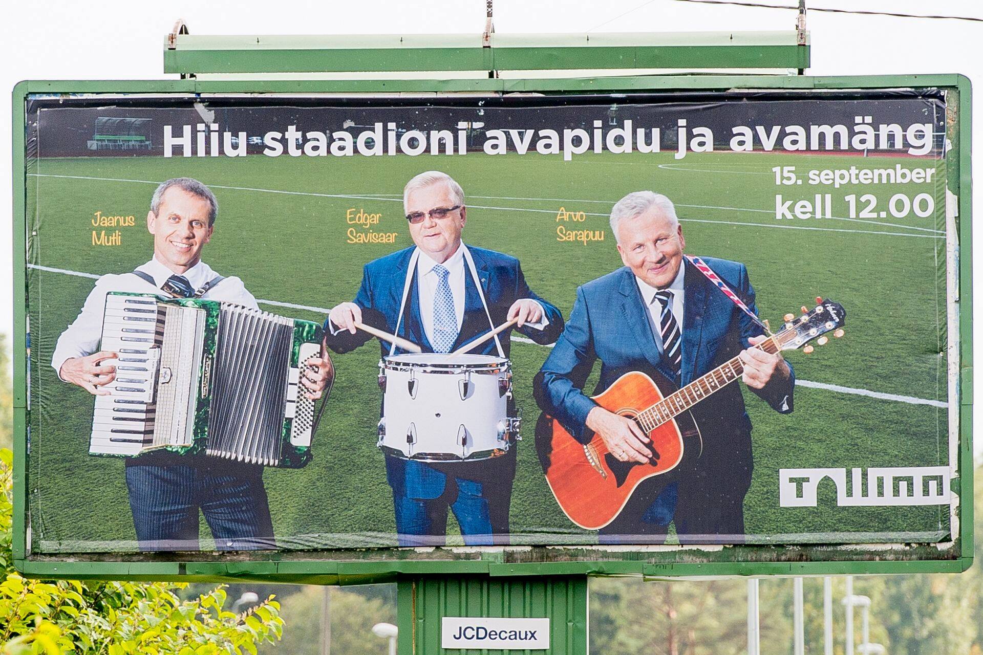 Hiiu staadioni avamisele kutsuv plakat 2013. aasta sügisel.