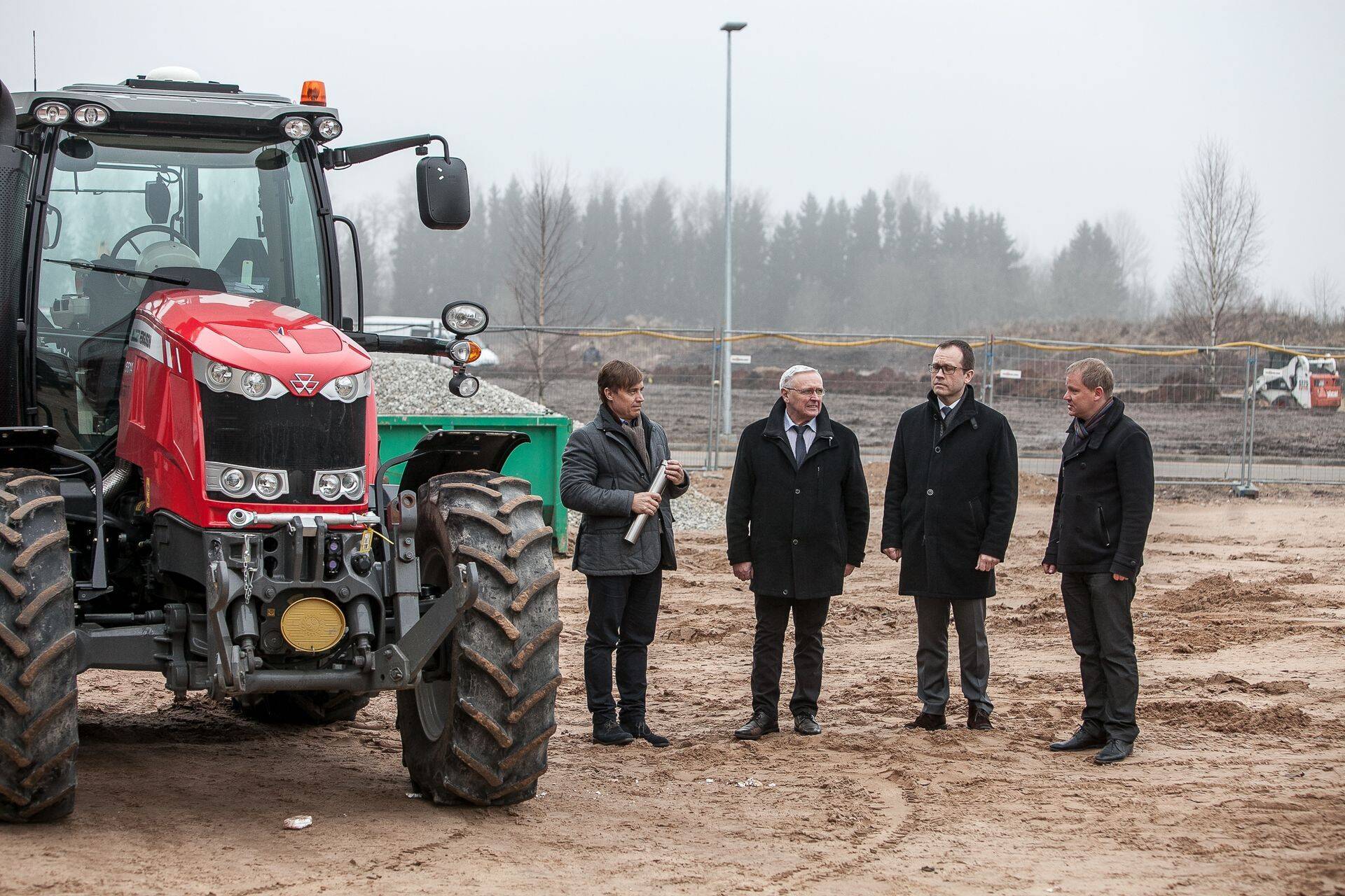 Intrac Eesti AS-i juhatuse esimees Tanel Teimann Tähtvere vallavanem Rein Kokk Tartu linnapea Urmas Klaas Cesana Grupi juhatuse liige Tauri Sokk