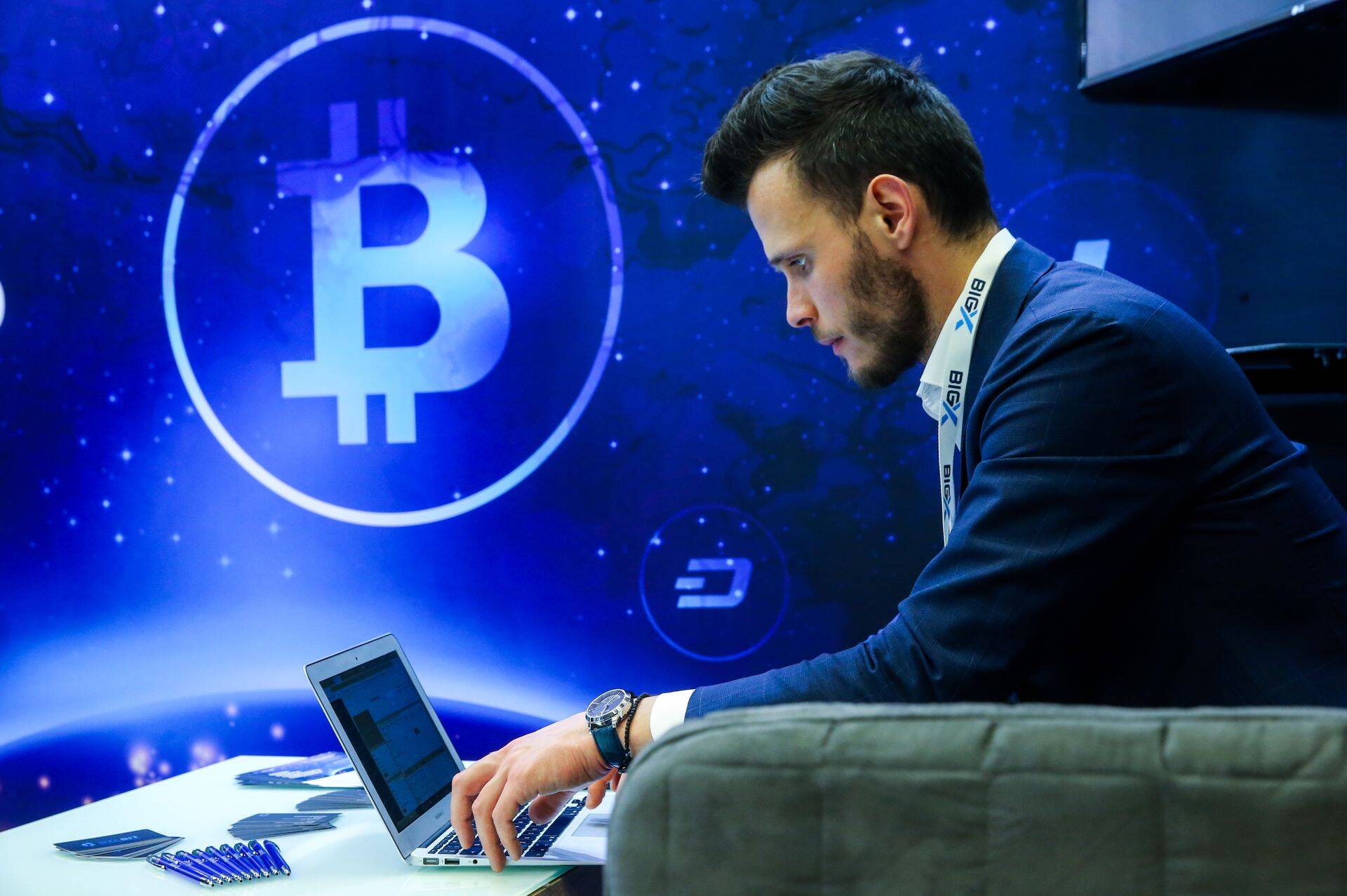 Биткойн упал на 10%, до минимума с июня