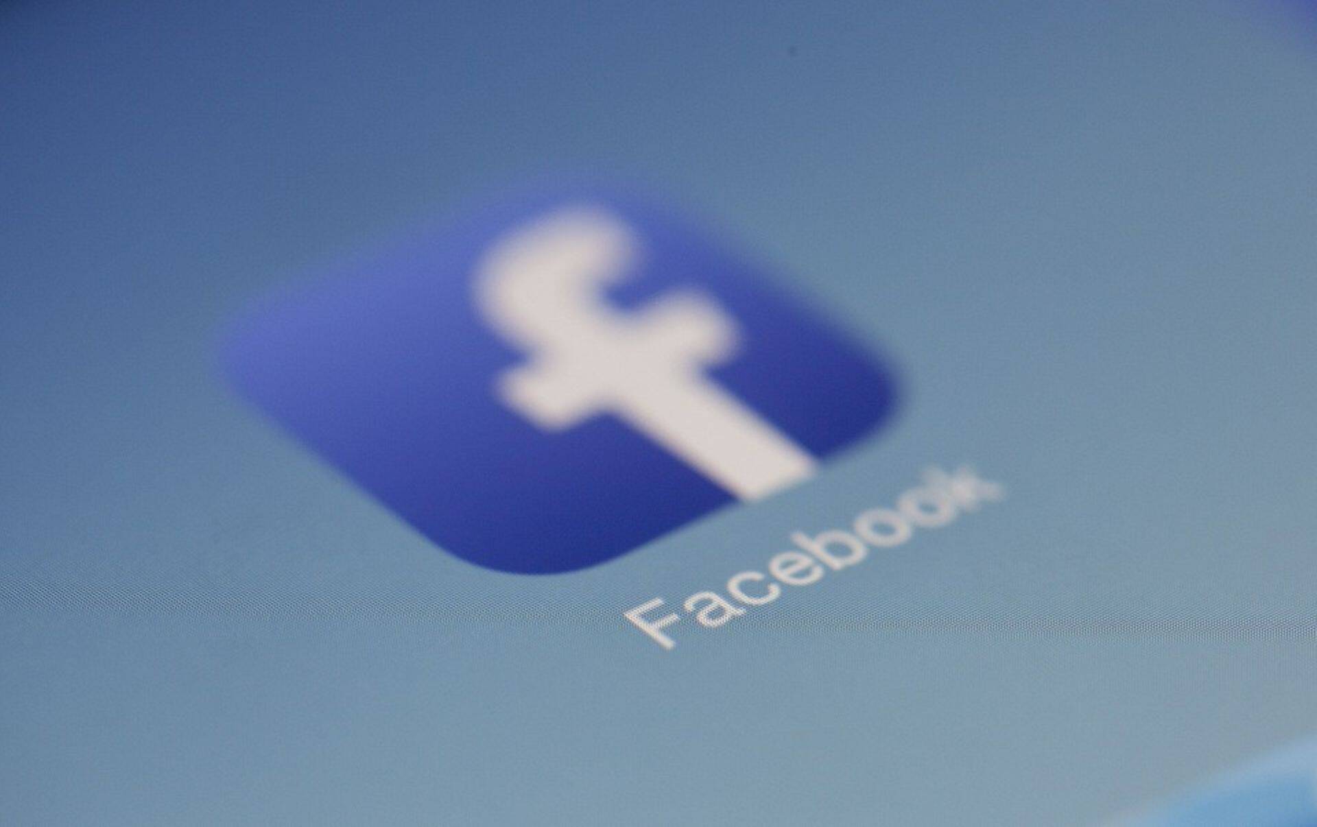 Hiljuti suurepärastest tulemustest teatanud Facebook võib lähiajal börsil kosuda veelgi, nimelt analüütikute "aegluse" tõttu viimaste arengute arvesse võtmisel.