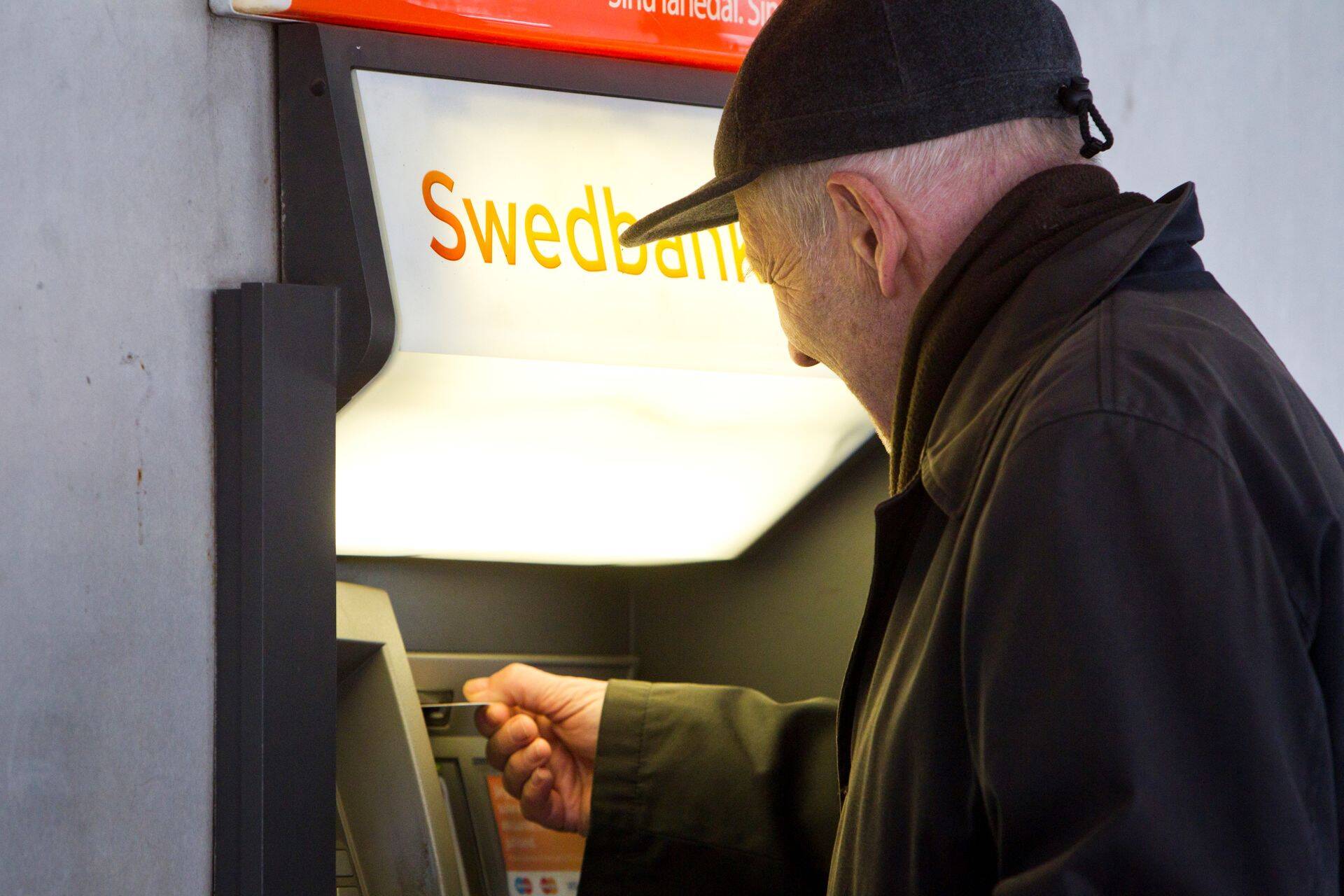 Aasta lõpuks peaks kõik Swedbanki pangaautomaadid olema viipefunktsiooniga.