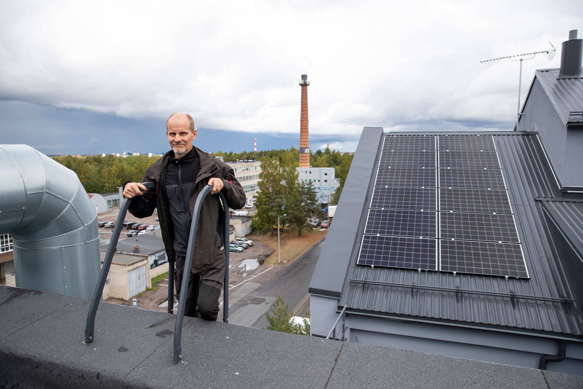 Kalda tn 64 korteriühistu juhatuse liige Anvar Kima ütleb, et Elektrilevi järjekorrad on kortermajade jaoks suur probleem.