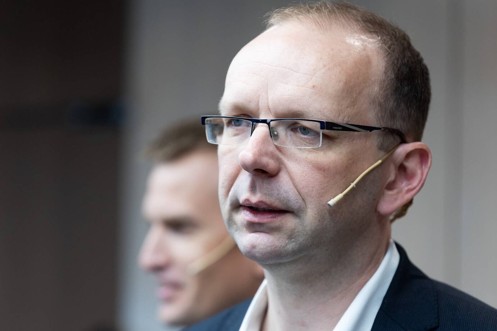 Lenno Uusküla Tallinna börsi korraldatud ümarlaual esinemas 2024. aasta suvel.