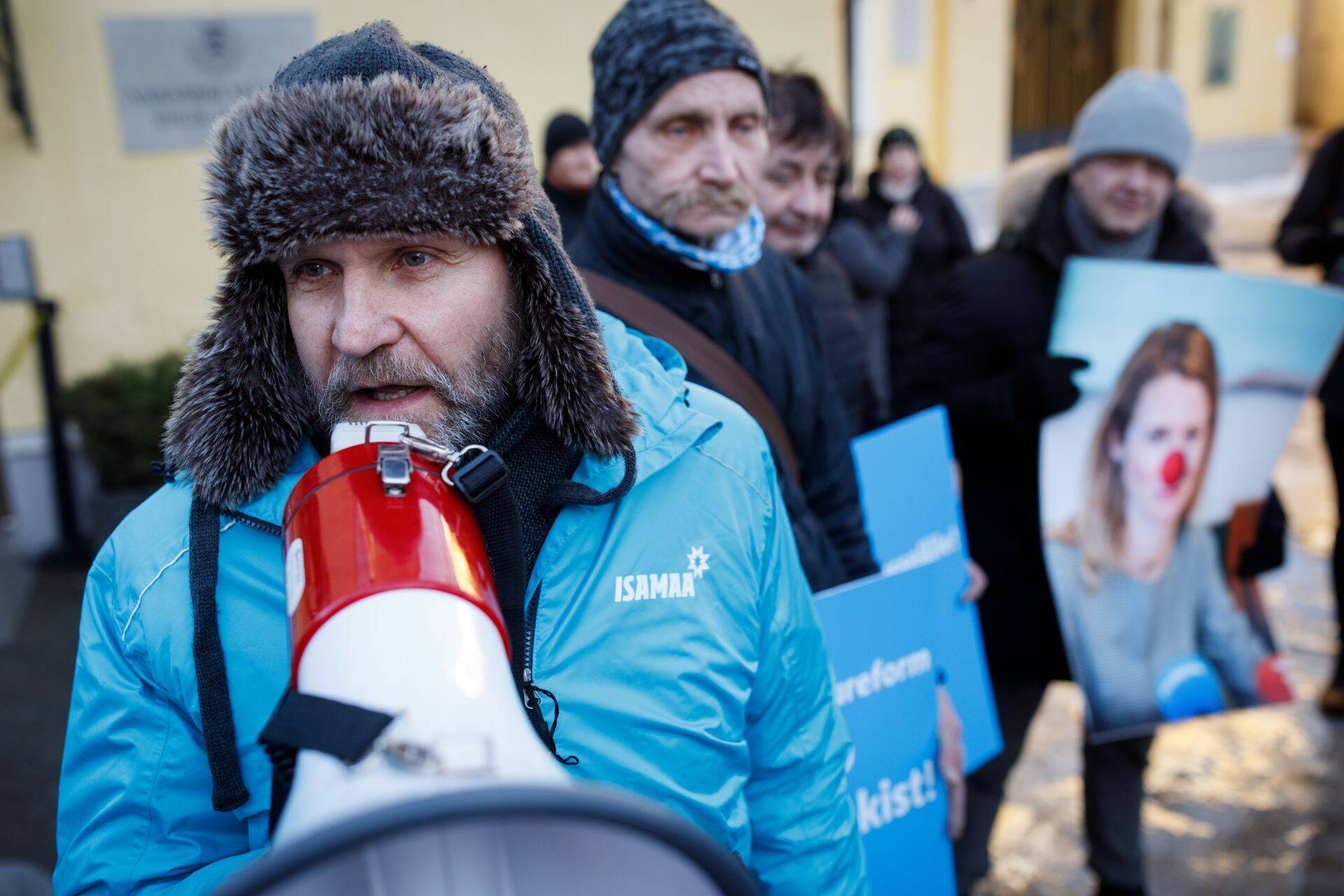 Helir-Valdor Seederi sõnul on kaalumise all olev lubadus osa erakonna perepoliitikast. Erakonna kodulehel seisab, et meede on mõeldud sündimuste suurendamiseks.
