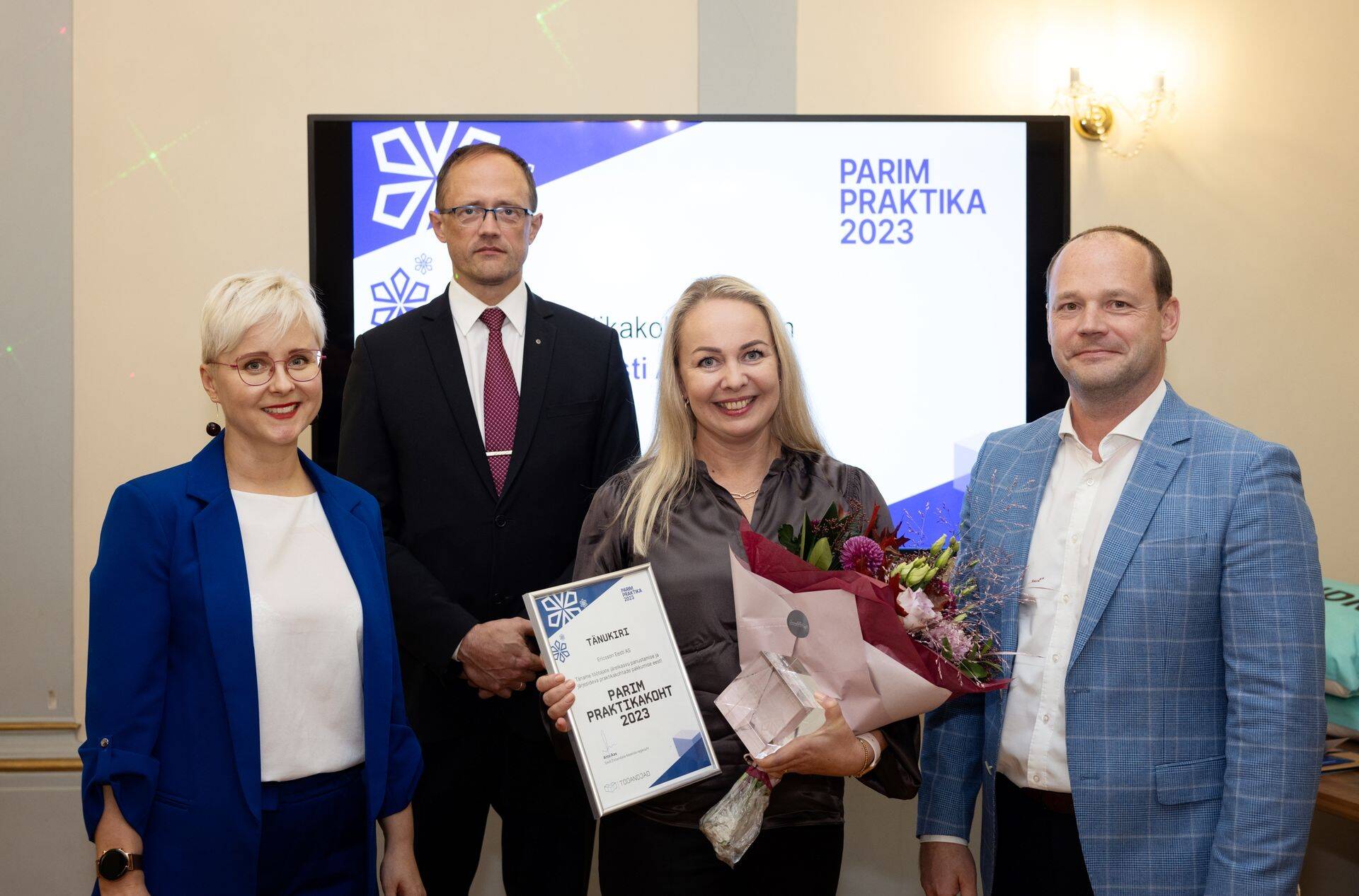 Konkursi projektijuht ja Eesti Tööandjate Keskliidu kommunikatsioonispetsialist Evelyn Parv (vasakult), haridus- ja teadusministeeriumi asekantsler Renno Veinthal, Ericsson Eesti töötajakogemuse juht Annika Kaseorg ja Eesti Tööandjate Keskliidu tegevjuht Arto Aas.