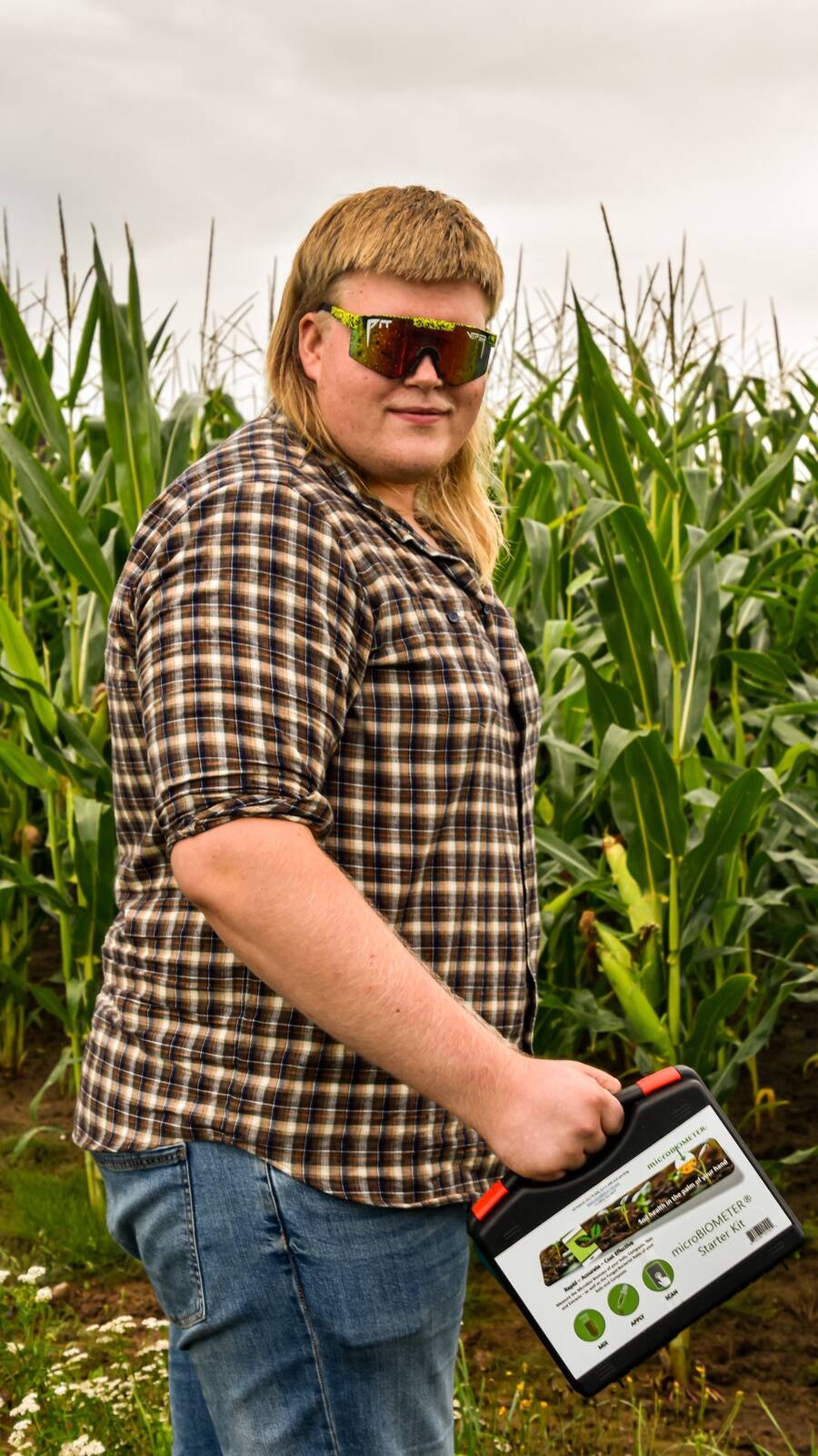 Agronoom Henry maisi põllus mikrobiomeetriga.