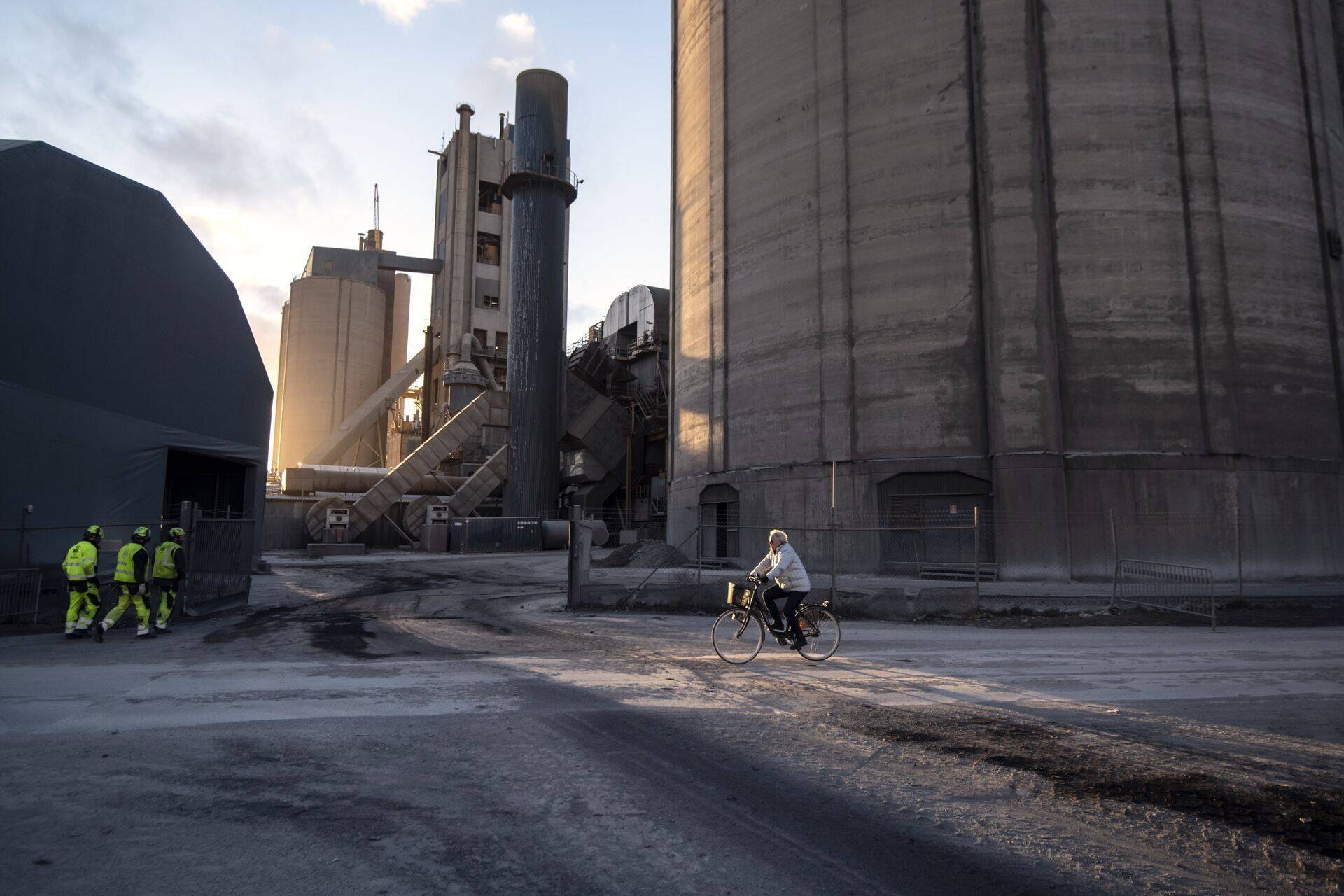 Крупнейший цементный завод Швеции Cementa, расположенный на острове Готланд.