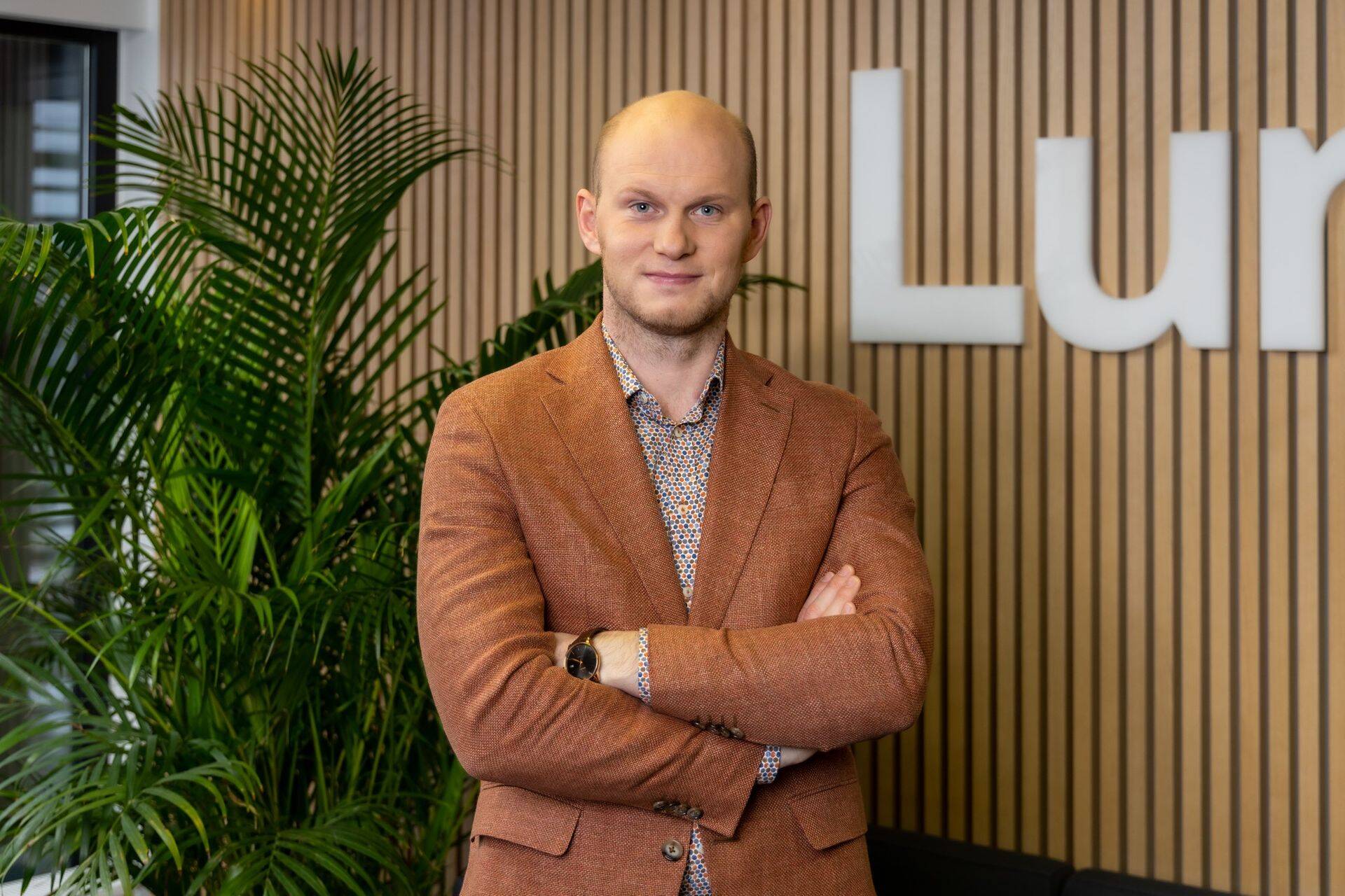Tanel Rebane, Luminor Eesti jaepanganduse juht selgitab pakkumise tagamaid. Foto: Erlend Štaub