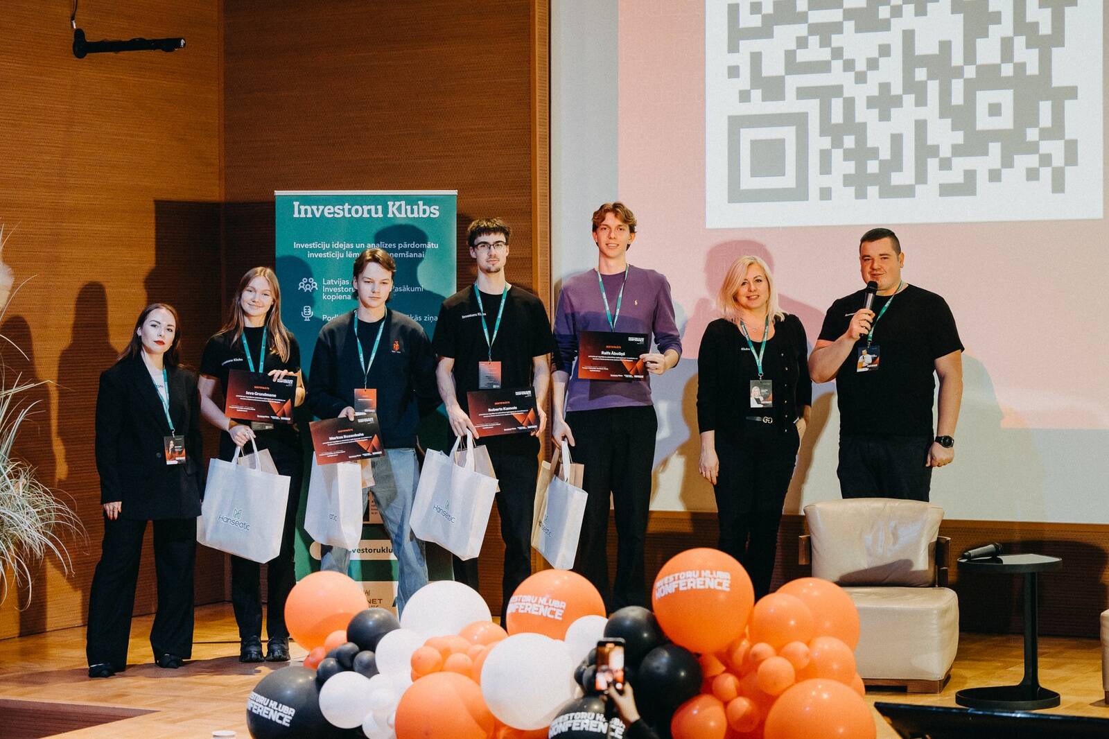 Investoru Kluba komanda un konferences brīvprātīgie palīgi