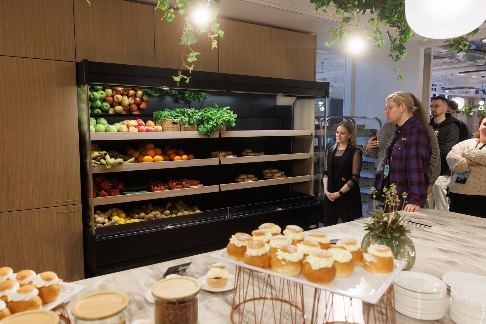 Фуршетный стол на открытии нового офиса Wise в Krulli.