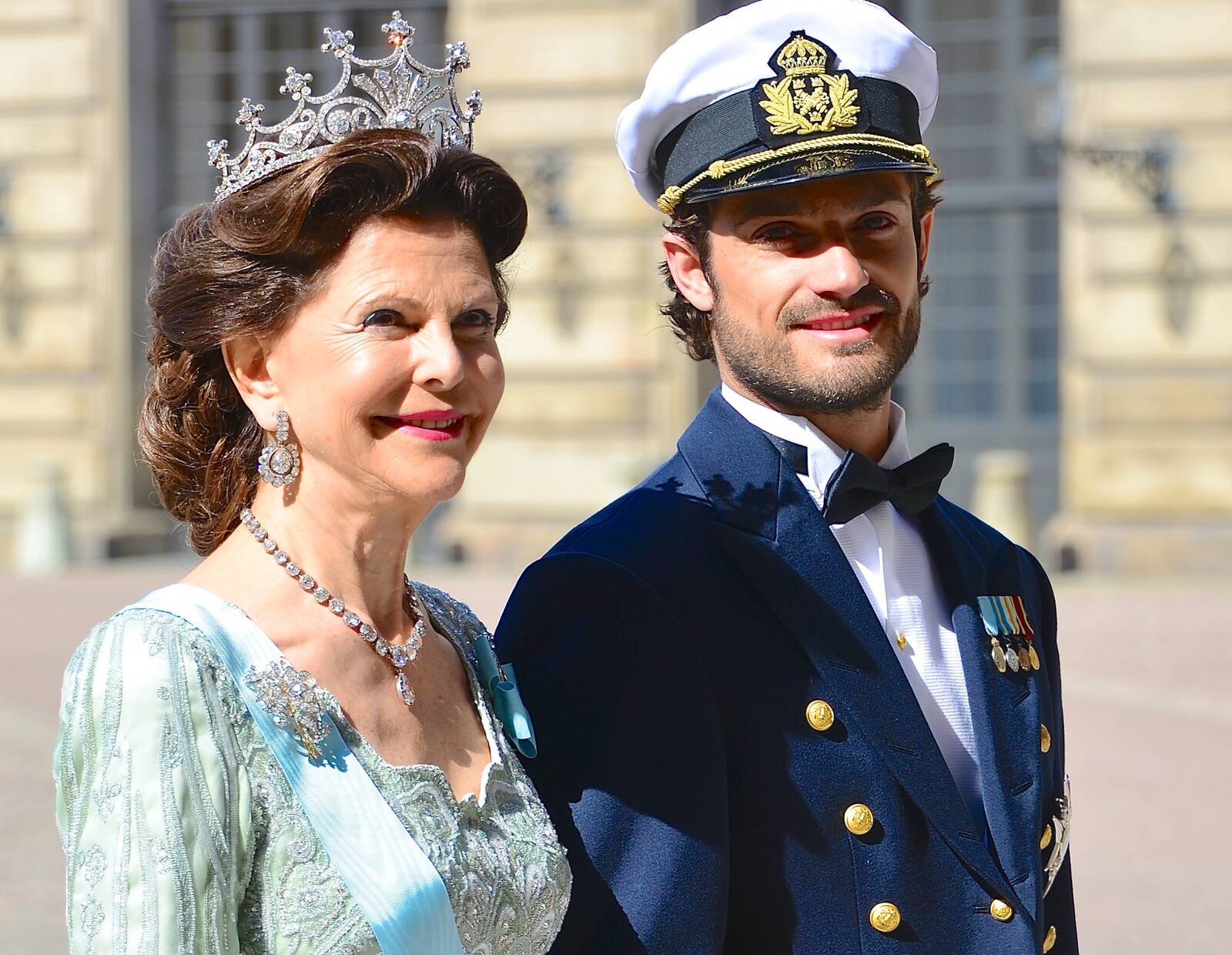 Rootsi kuninga Carl XVI Gustafi ja kuninganna Silvia poeg on prints Carl Philip. Fotol koos emaga.