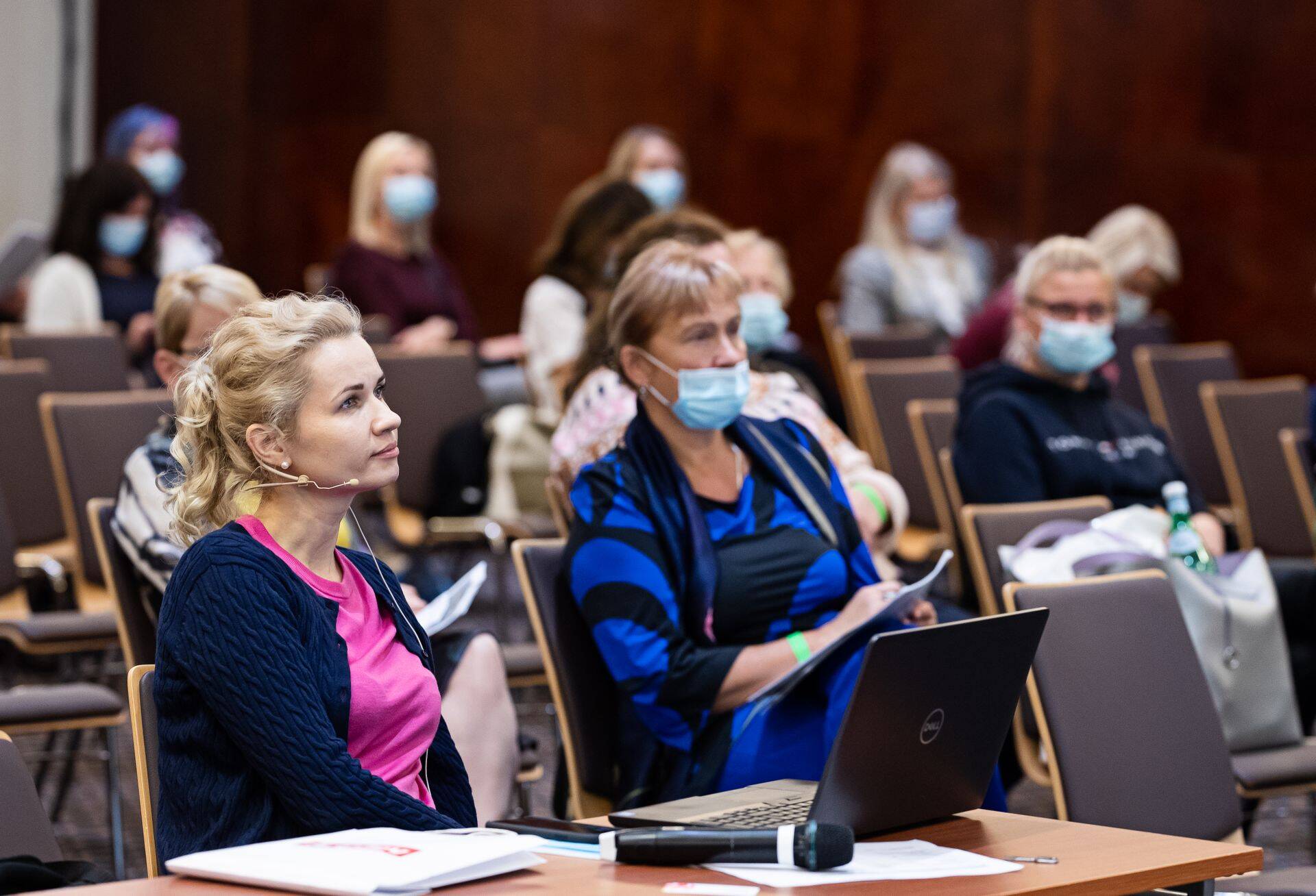 Esiplaanil Eesti Unemeditsiini Seltsi president Heisl Vaher.