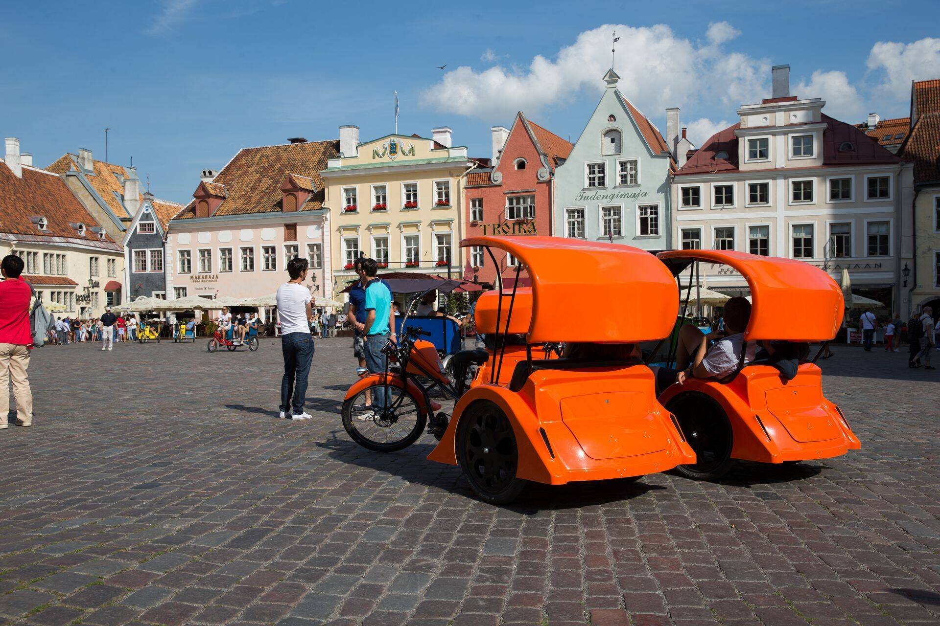 Raekoja plats on alates laupäevas velotaksodele keelatud ala