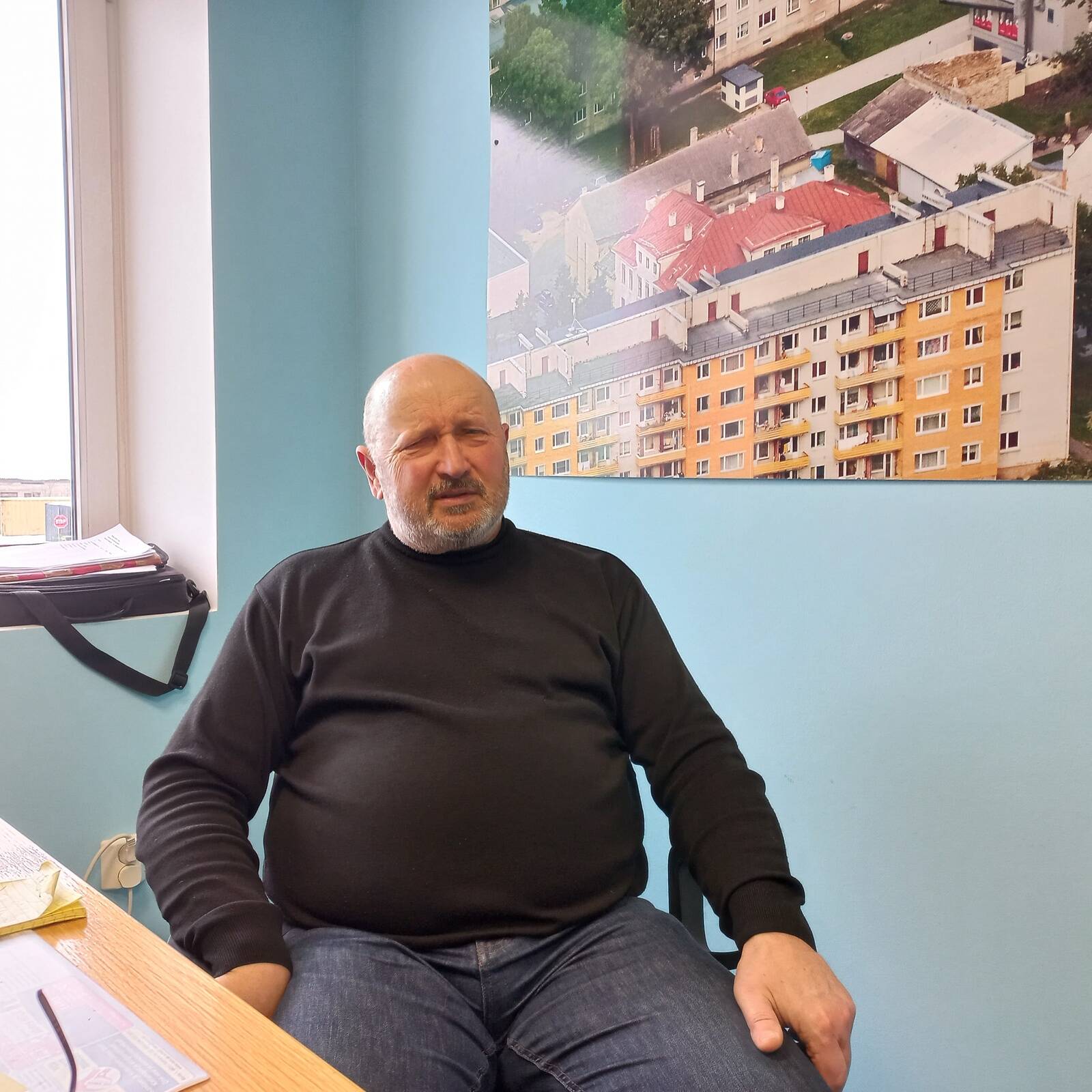 Olev Rohumäe tööpostil oma kinnisvarafirmas Virumaa Invest.