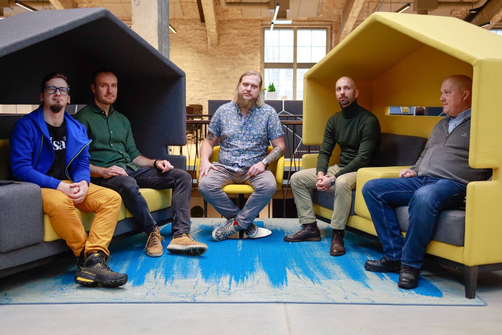 Fotol Kristian Lavin, Mihkel Adler, Janar Tiiroja, Igor Habal ja Indrek Peedo. Lennuliiklusteeninduse AS ja Uus Maa kinnisvarabüroo.