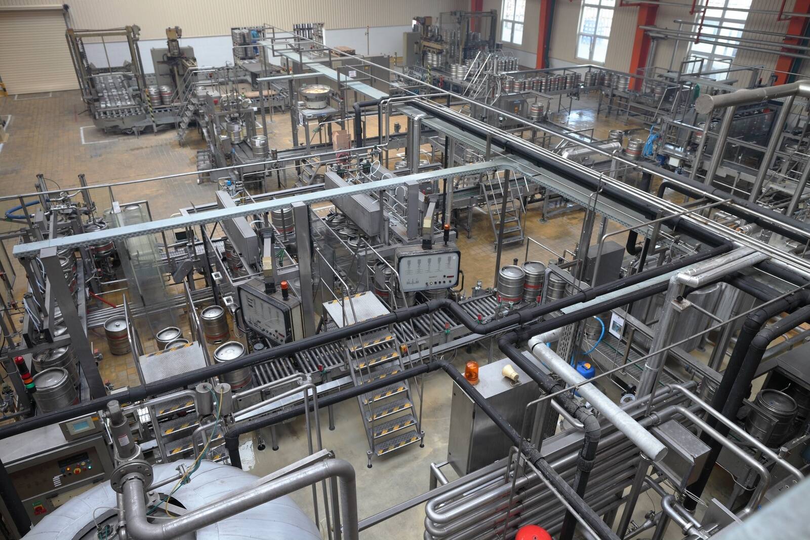 BBT pakub ettevõtetele tööstuslike seadmete paigaldus- ja kolimisteenust.