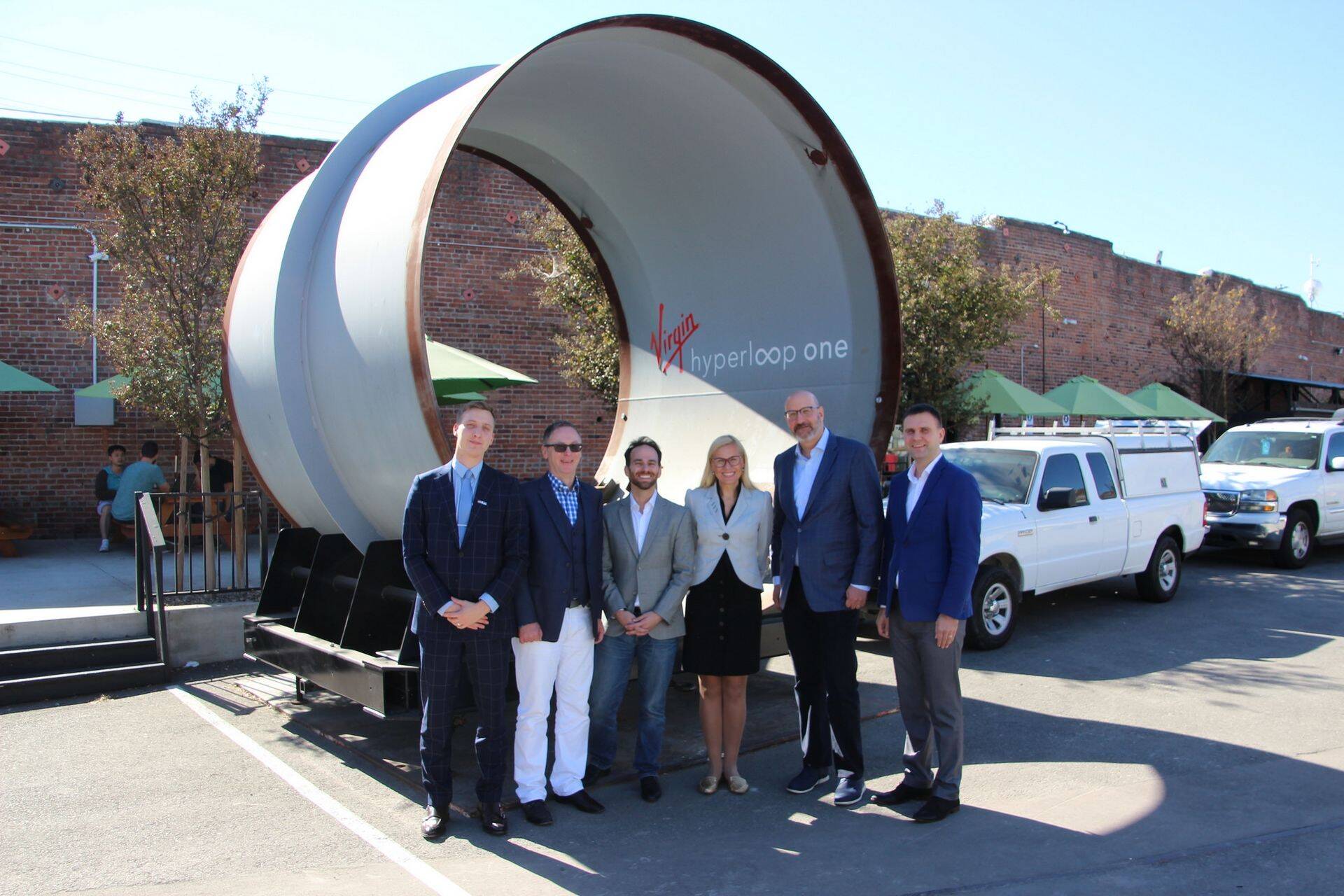 Kadri Simson kohtumisel Virgin Hyperloop-One´i kaasasutaja ja tehnoloogiajuhi Josh Giegeli ning juhatuse esimehe Jay Walderiga.