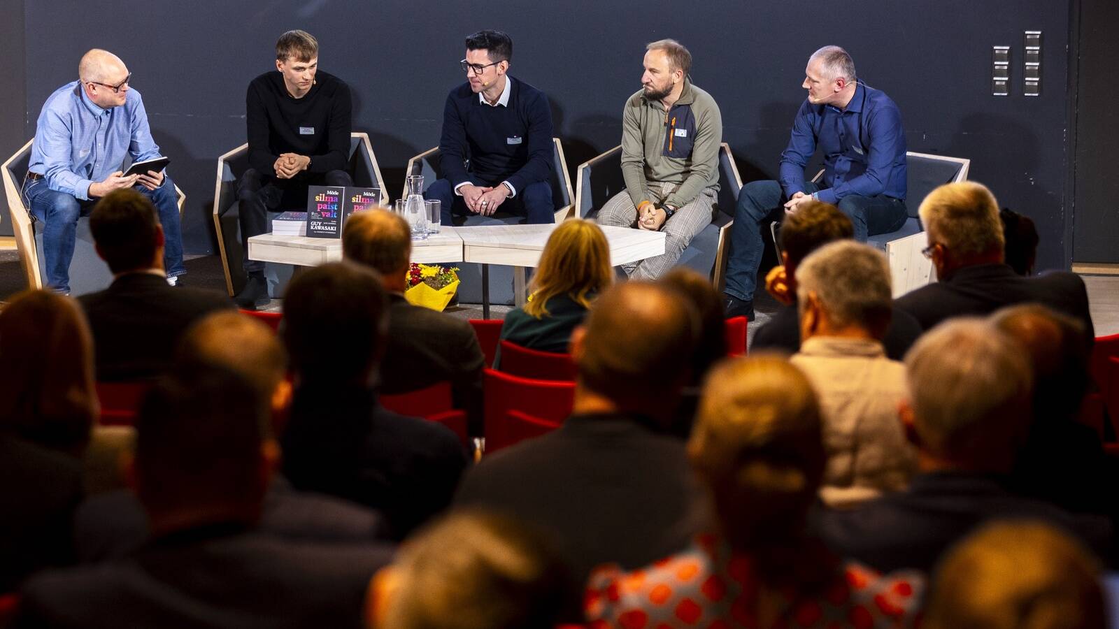 IT-juht Toomas Jõgi juhitud debatis AI kasutusvõimaluste üle osalesid Erik Martin Vetemaa (Bilance), Artur Sossin (Helmes), Raimo Seero (Uptime) ja Anton Anikin (Askend).