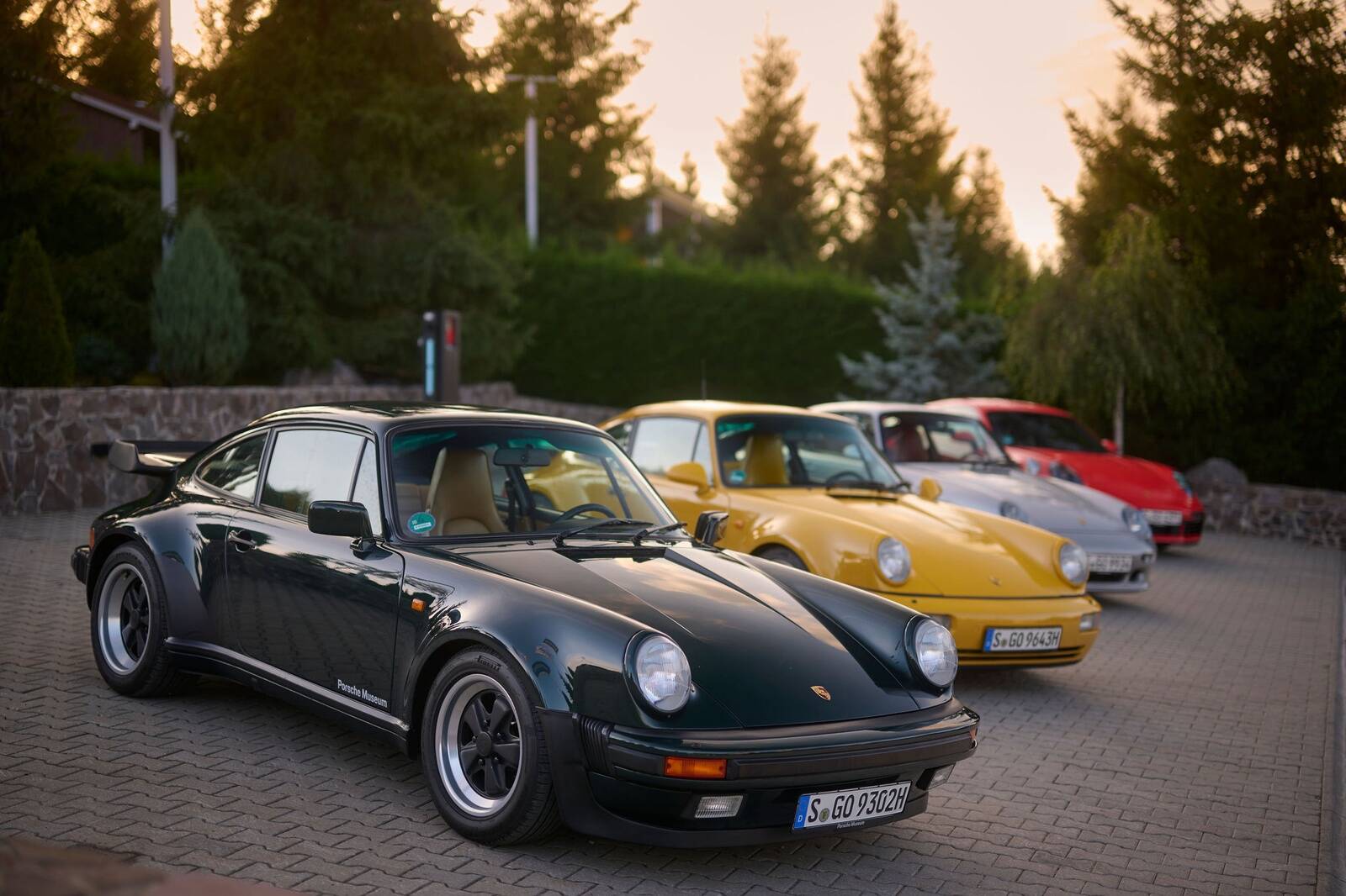 Eestpoolt minema hakates: Porsche 930 Turbo 3.3, 964 Turbo 3.6, 993 Turbo S ja 992 Turbo S. Kõik imeheas seisukorras.