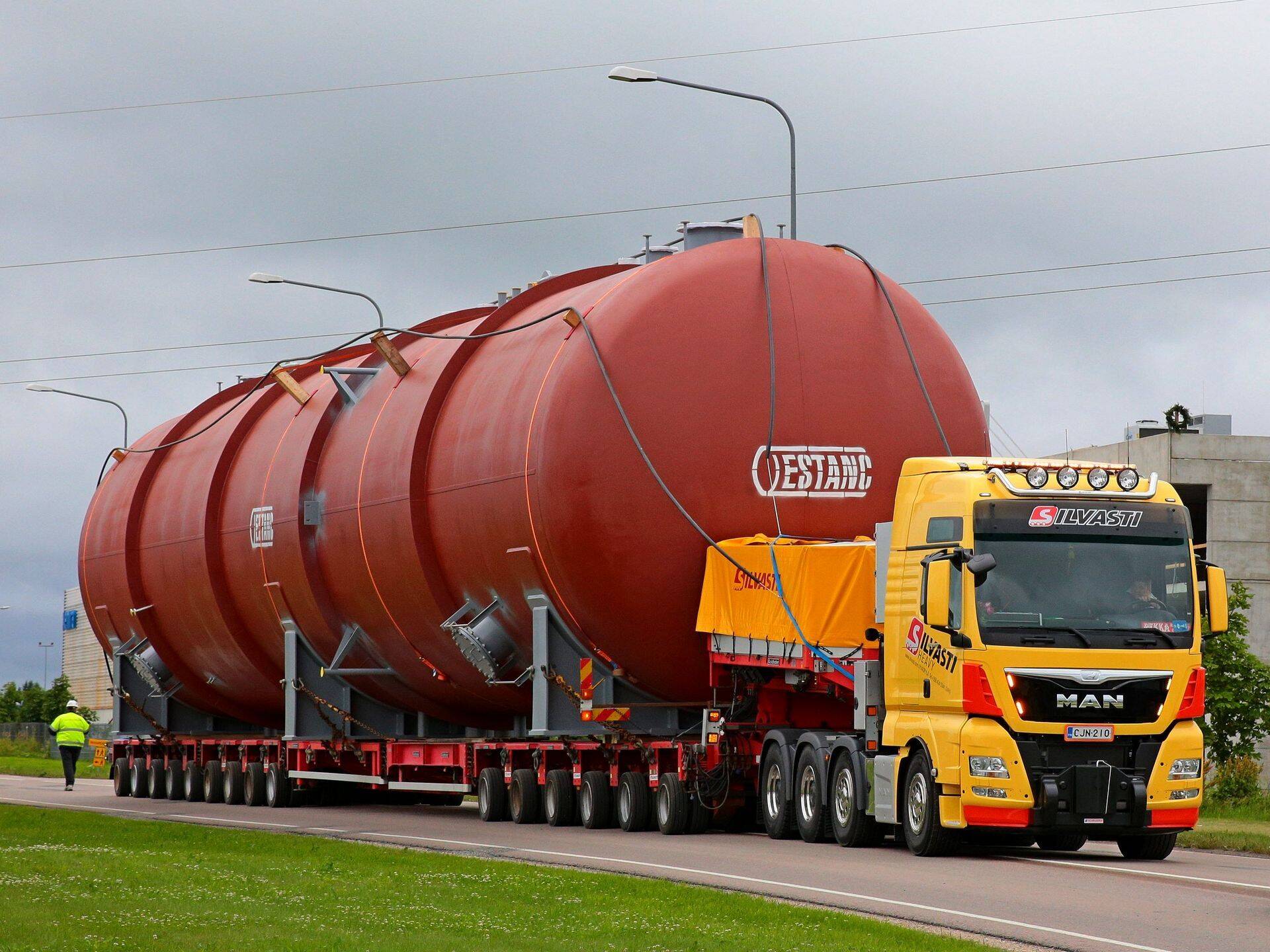 Estanc ASi valmistatud ülisuur toiteveemahuti alustas teekonda Eestist Kesk-Soomesse