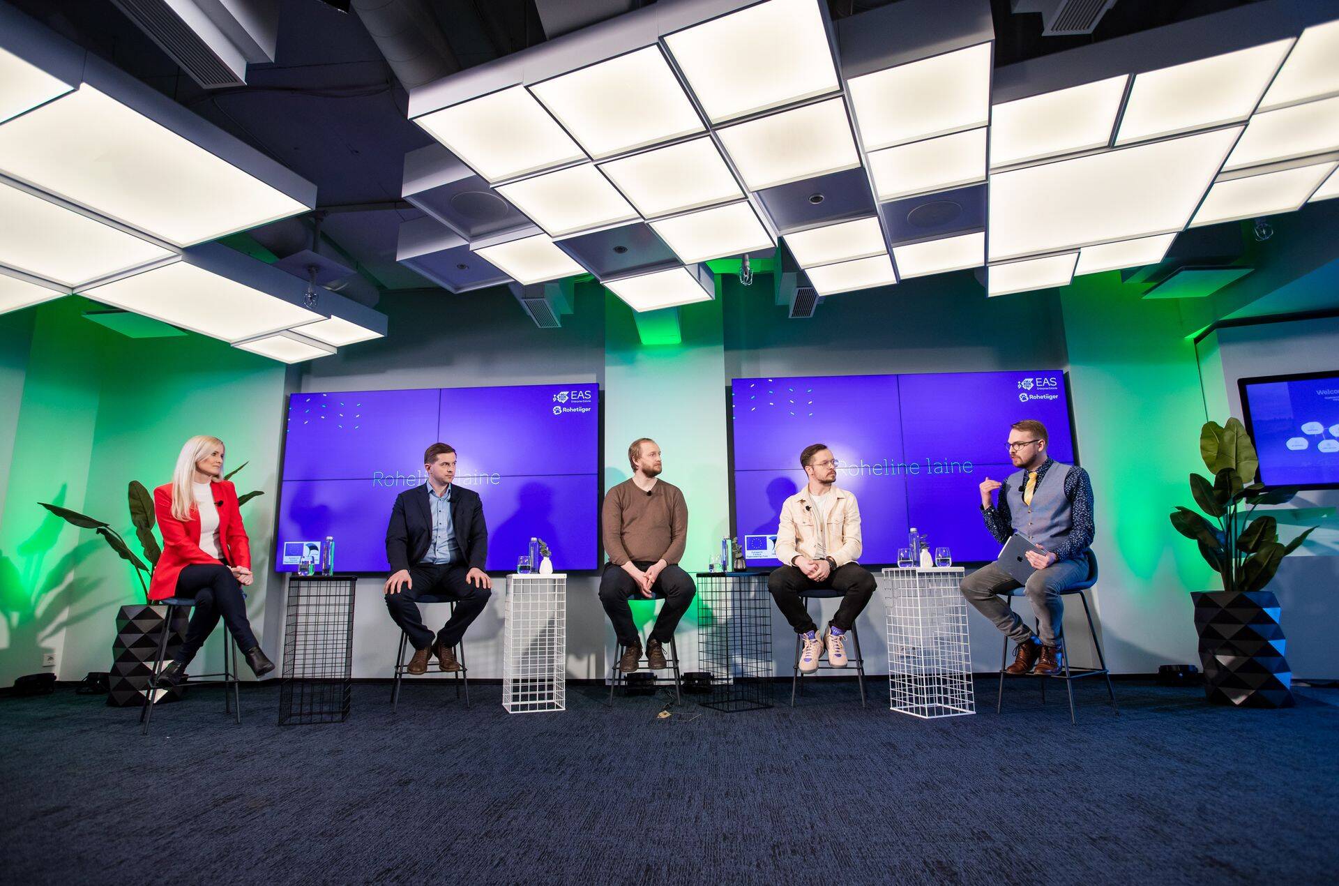 EASi ja KredExi ühendasutuse korraldatud kestlikkuse konverents “Roheline laine”. Paneelis vasakult Katrin Tamm, Alar Saluste, Erkki Vedder, Mihkel Tammo, Ivo Krustok.