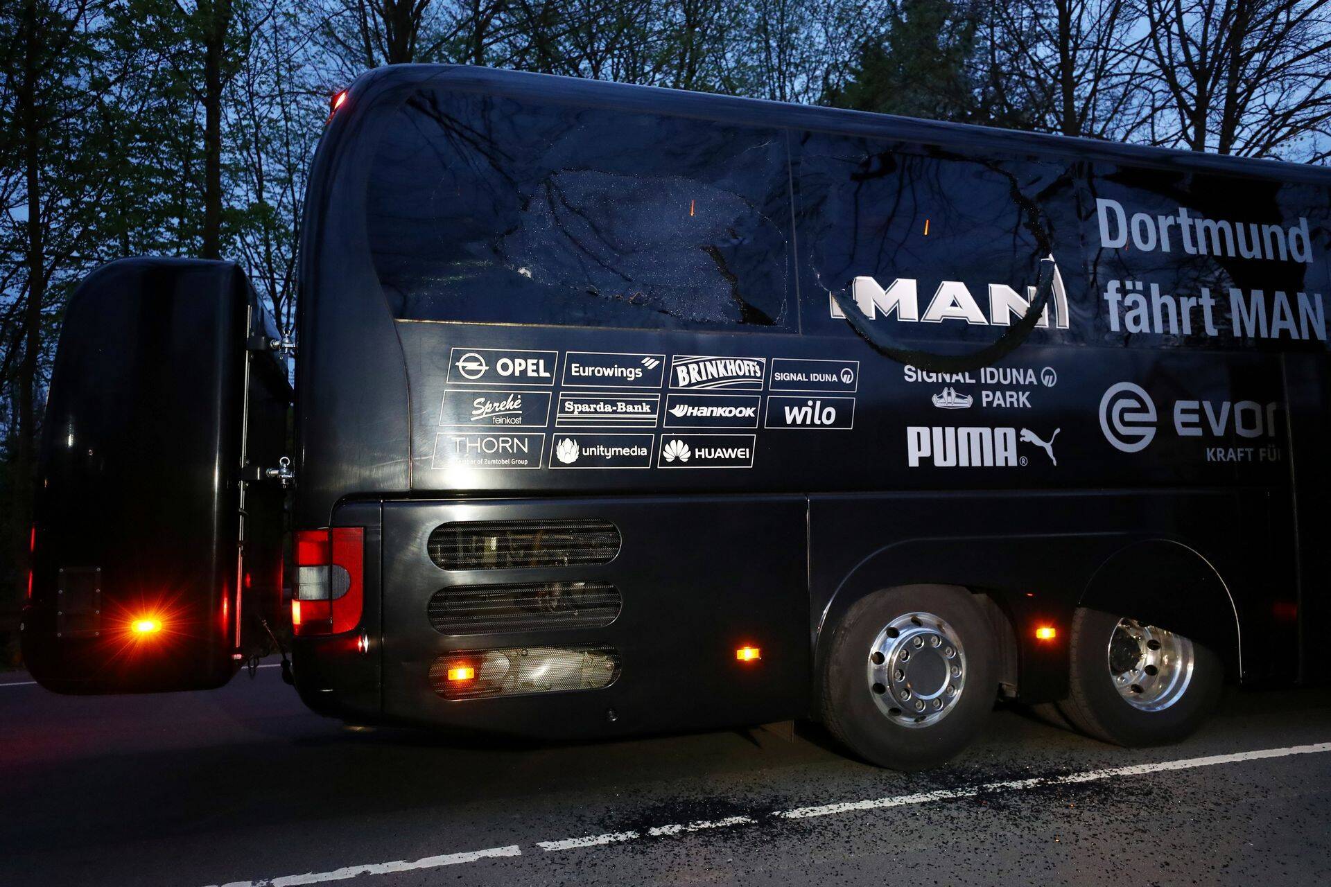 Jalgpallimeeskonna buss, mille lähedal toimusid plahvatused